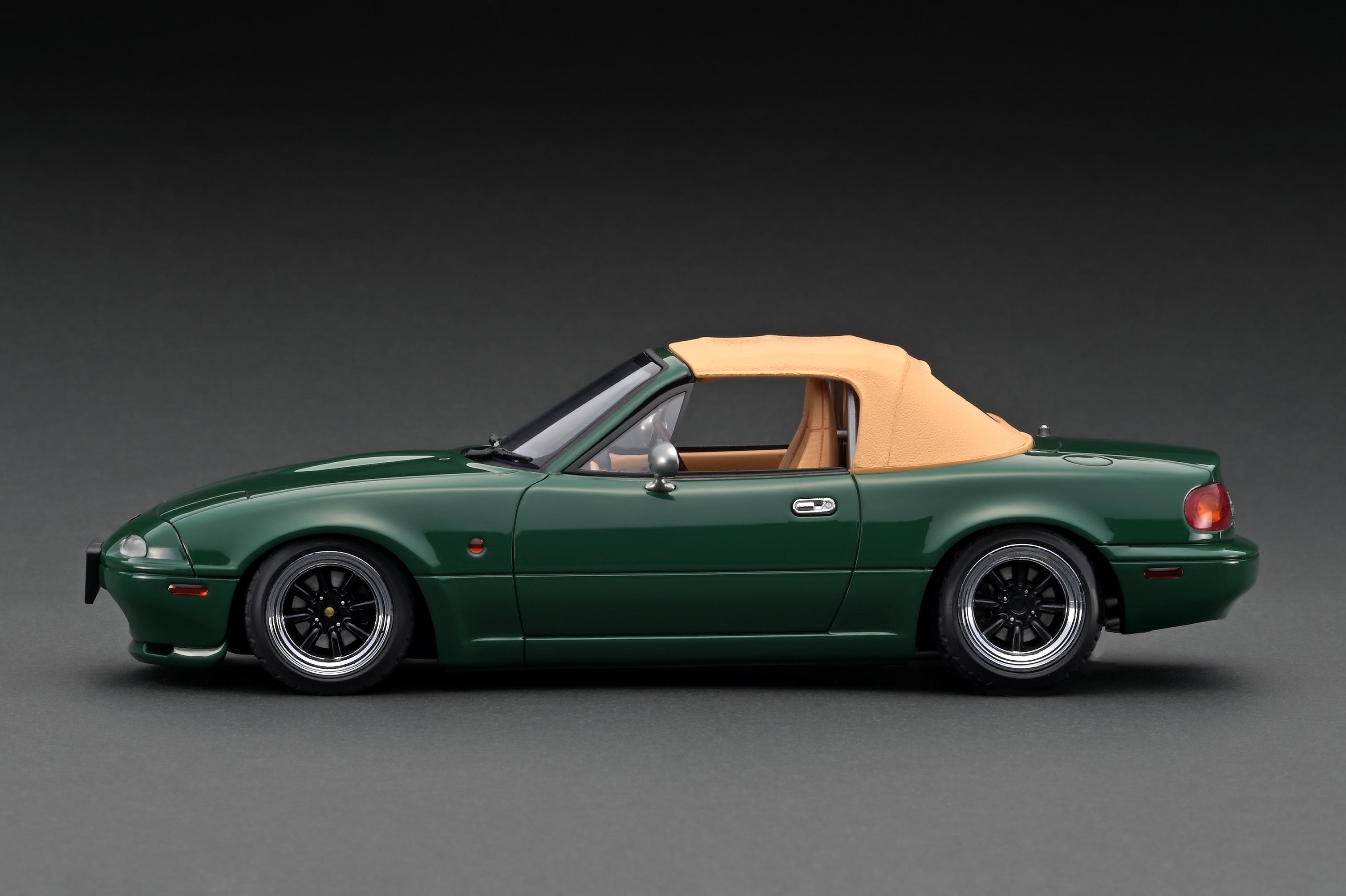 *PREORDER* Ignition Model 1:18 Mazda EUNOS Roadster (NA) in Green