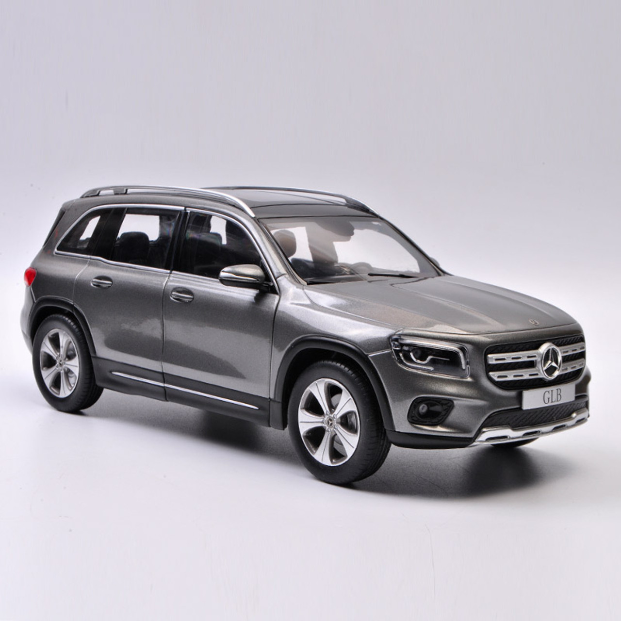 1/18 Dealer Edition Mercedes-Benz Mercedes GLB GLB-Class GLB-Klasse (Silver Grey) Diecast Car Model