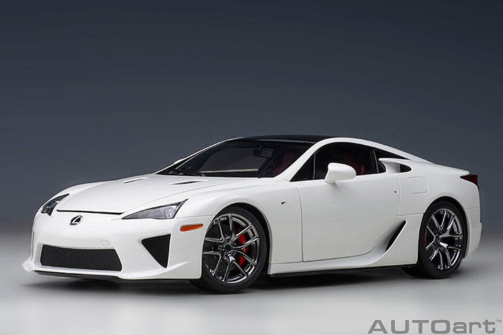 LEXUS LFA (WHITEST WHITE/CARBON BLACK)