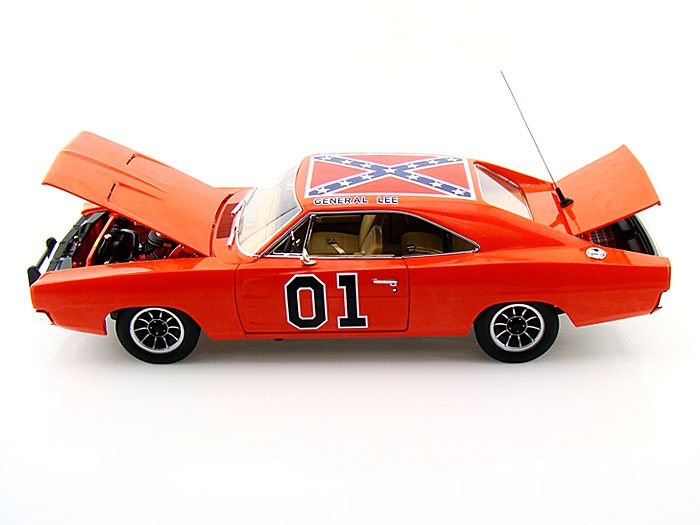 DUKES OF HAZZARD GENERAL LEE 1:18 SCALE