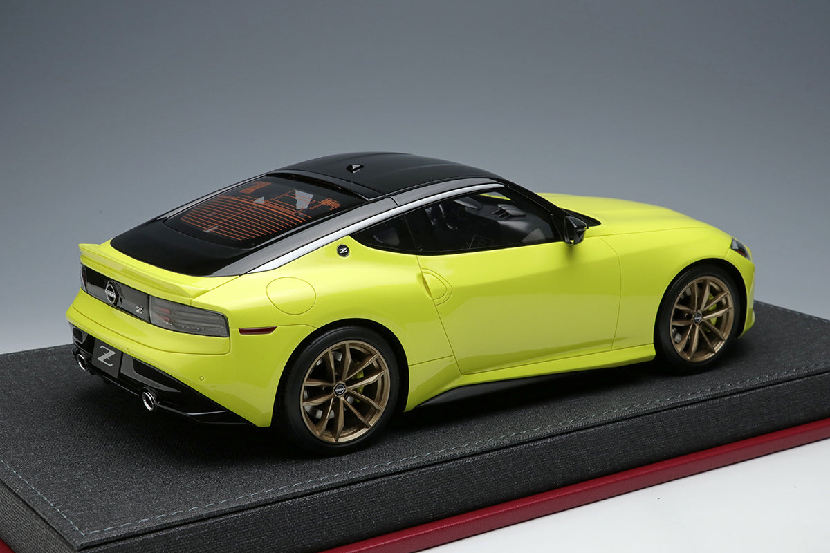 Make Up Co., Ltd / IDEA 1:18 Nissan Z 