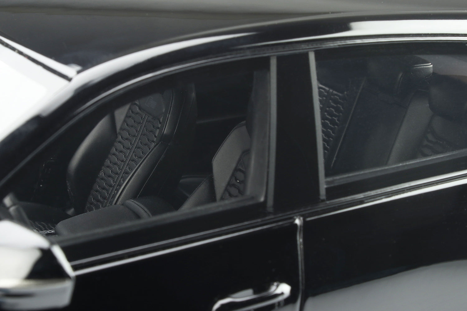 GT Spirit 1:18 2020 Audi RS Q8 Night black GT305