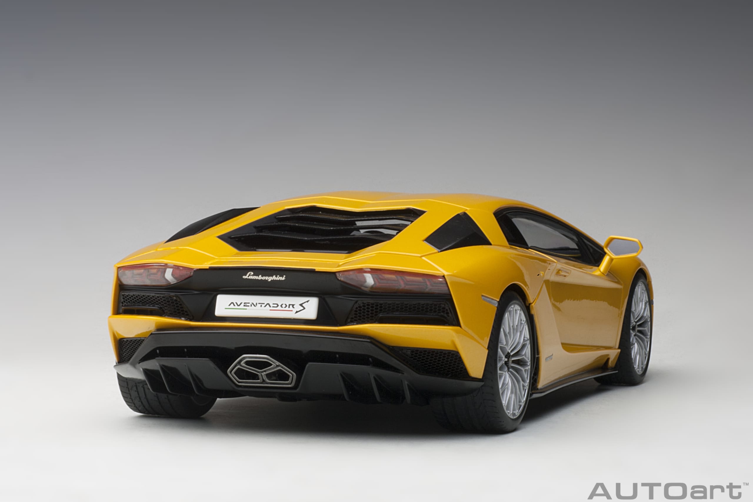 AUTOart 1:18 Lamborghini Aventador S (Yellow Orion) 79132