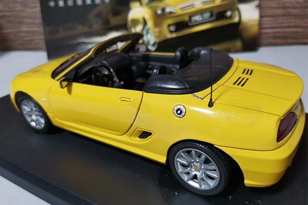 MG TF 135 - 2004 1:18 Scale Model Car