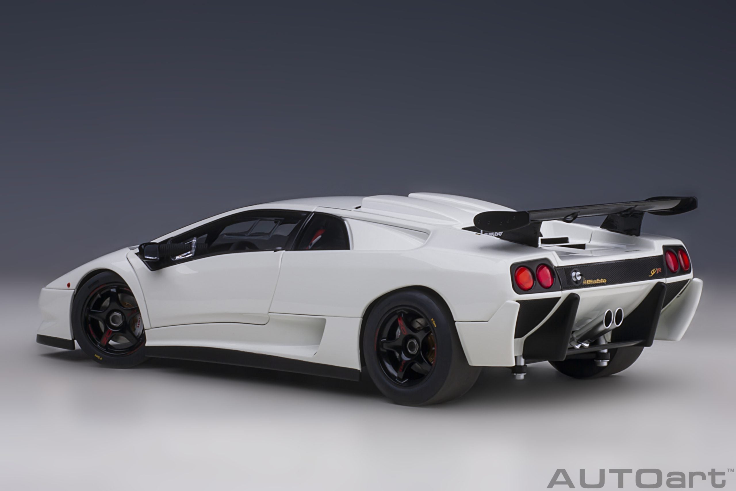 AUTOart 1:18 Lamborghini Diablo SV-R (Impact White) 79149