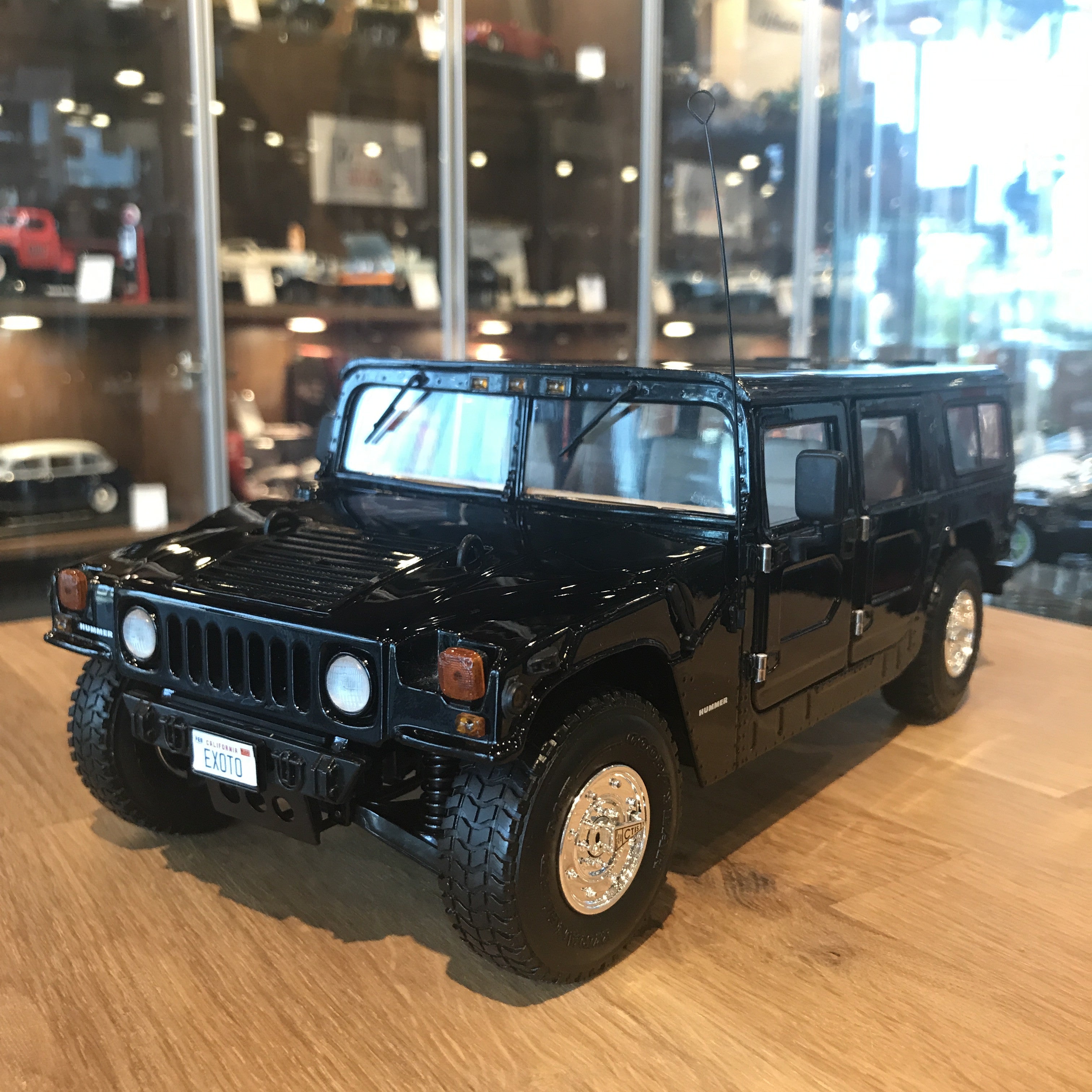 Exoto 1/18 1995 Am General Hummer H1 Wagon Black TDT01803