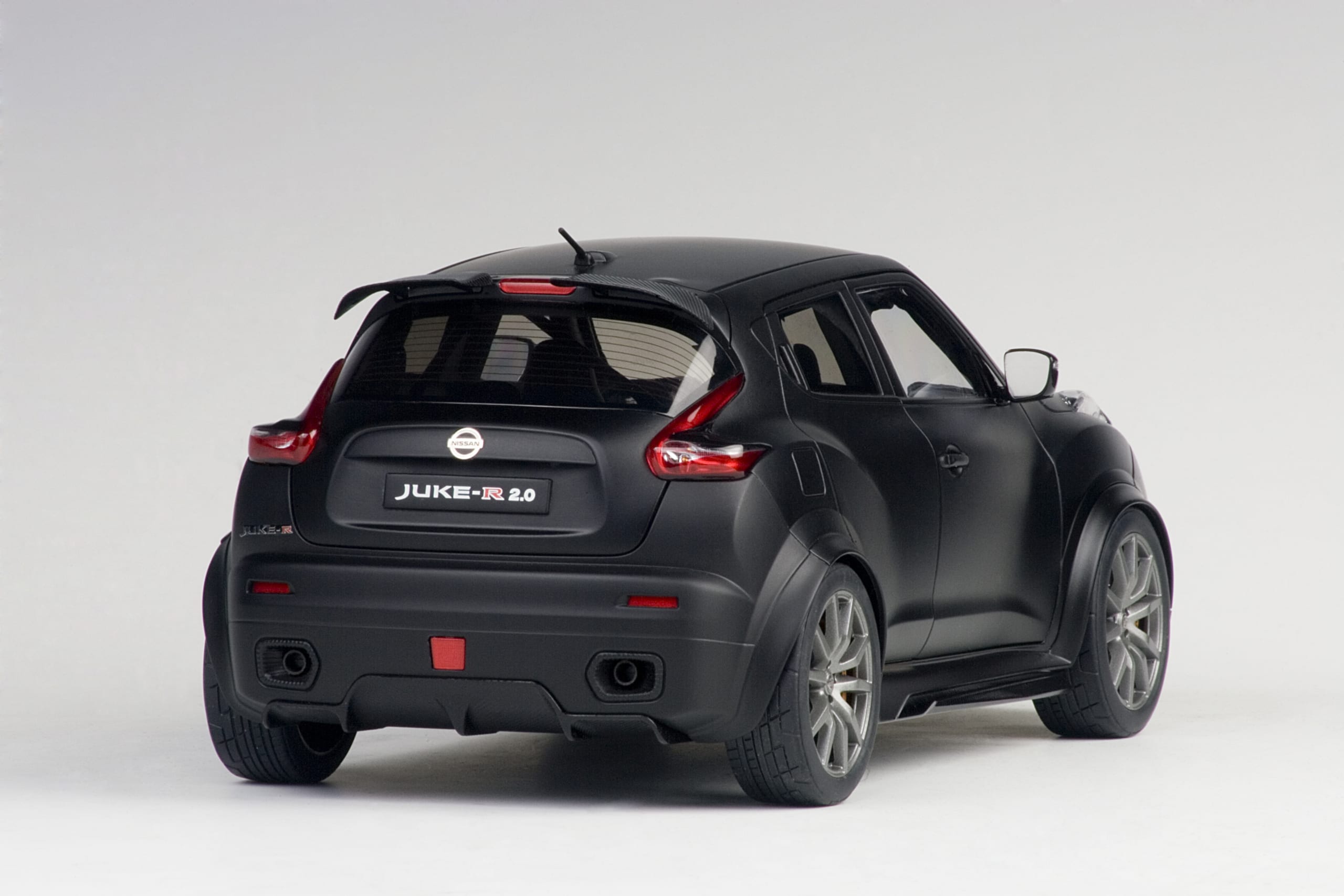 AUTOart 1:18 Nissan Juke-R 2.0 (Matt Black) 77458