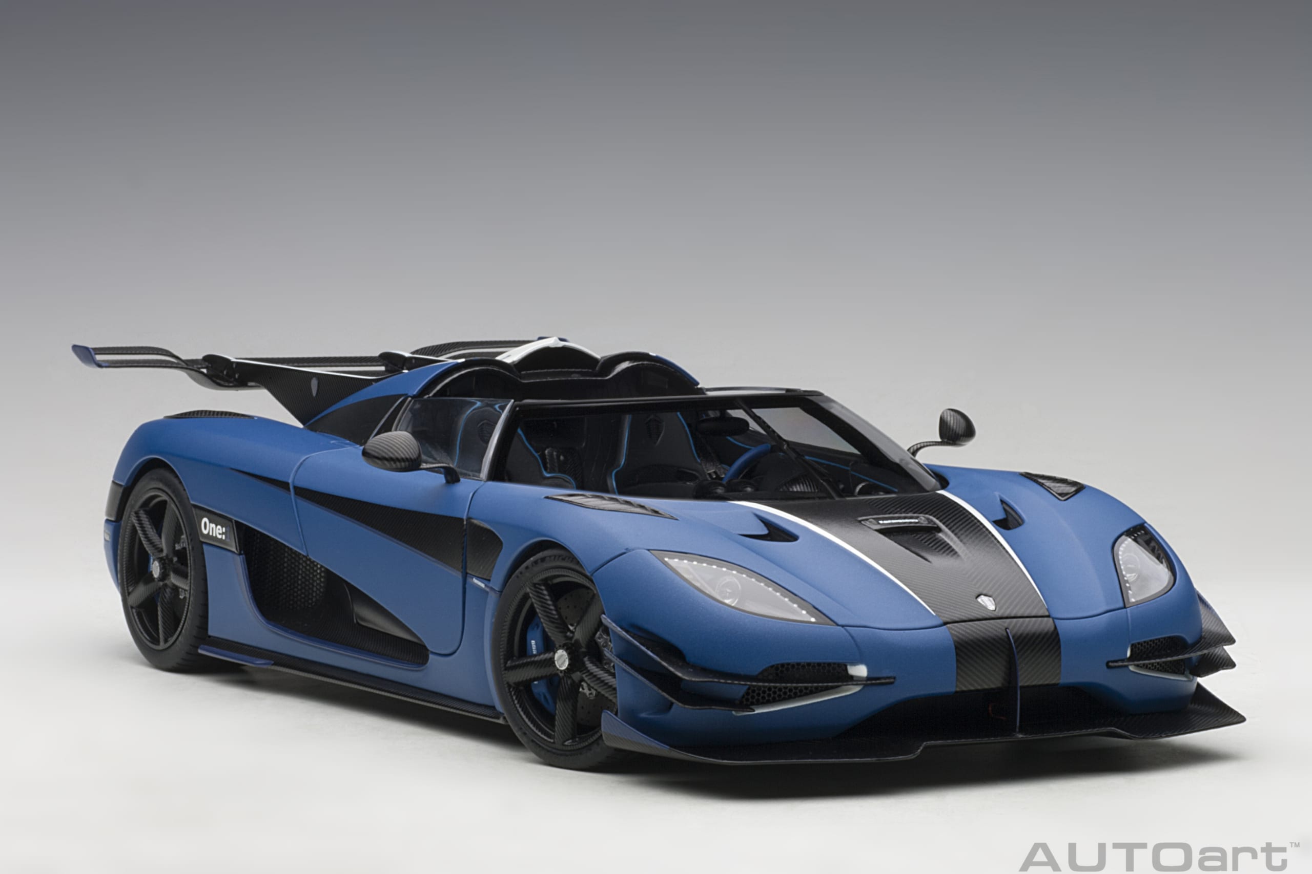 AUTOart 1:18 Koenigsegg One:1 Matt imperial blue 79018