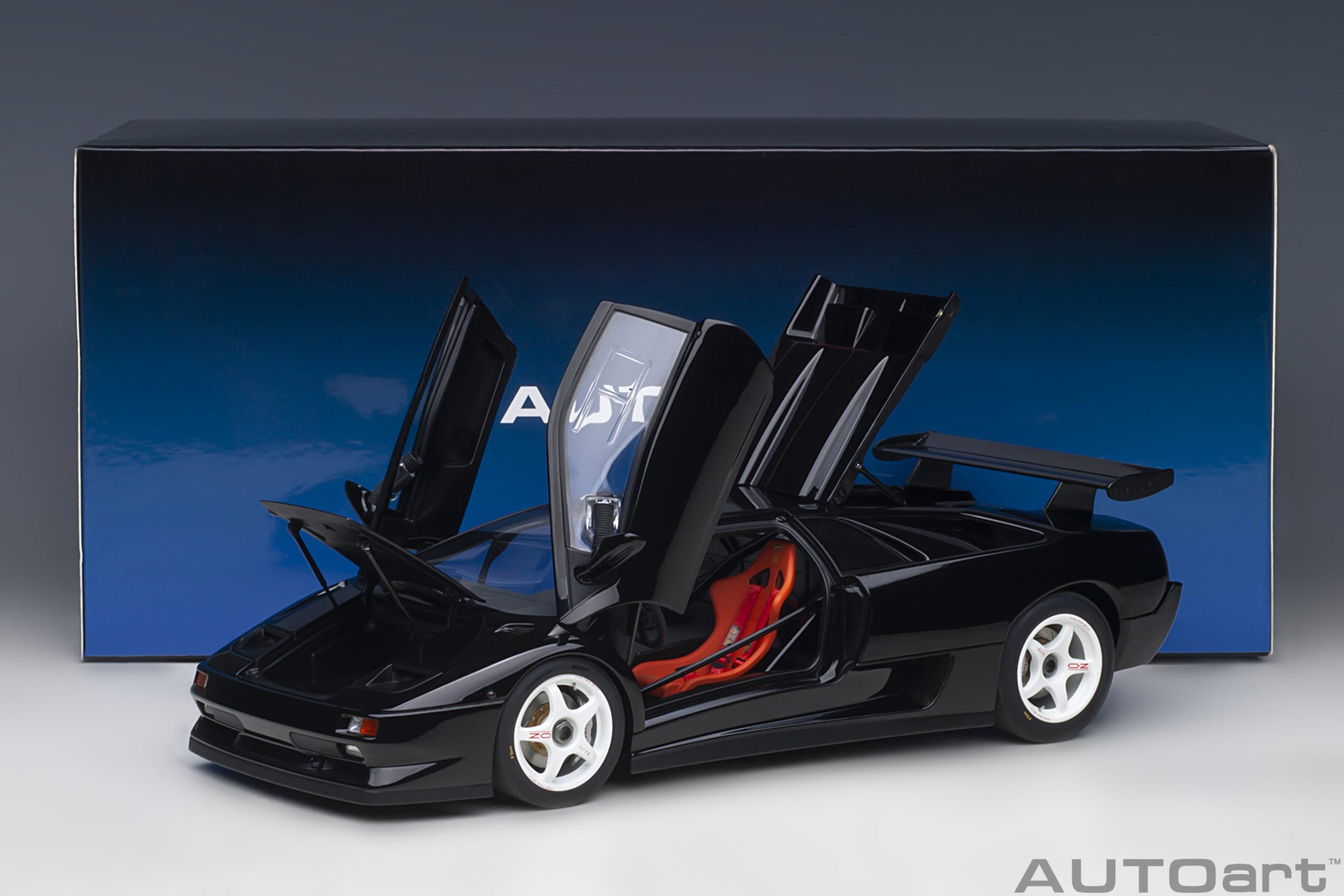 AUTOart 1:18 Lamborghini Diablo SV-R (Deep Black) 79146