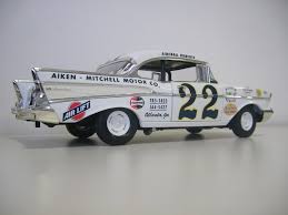 1:18 Ertl Chevy Bel Air '57 HT #22 'Fireball Roberts'