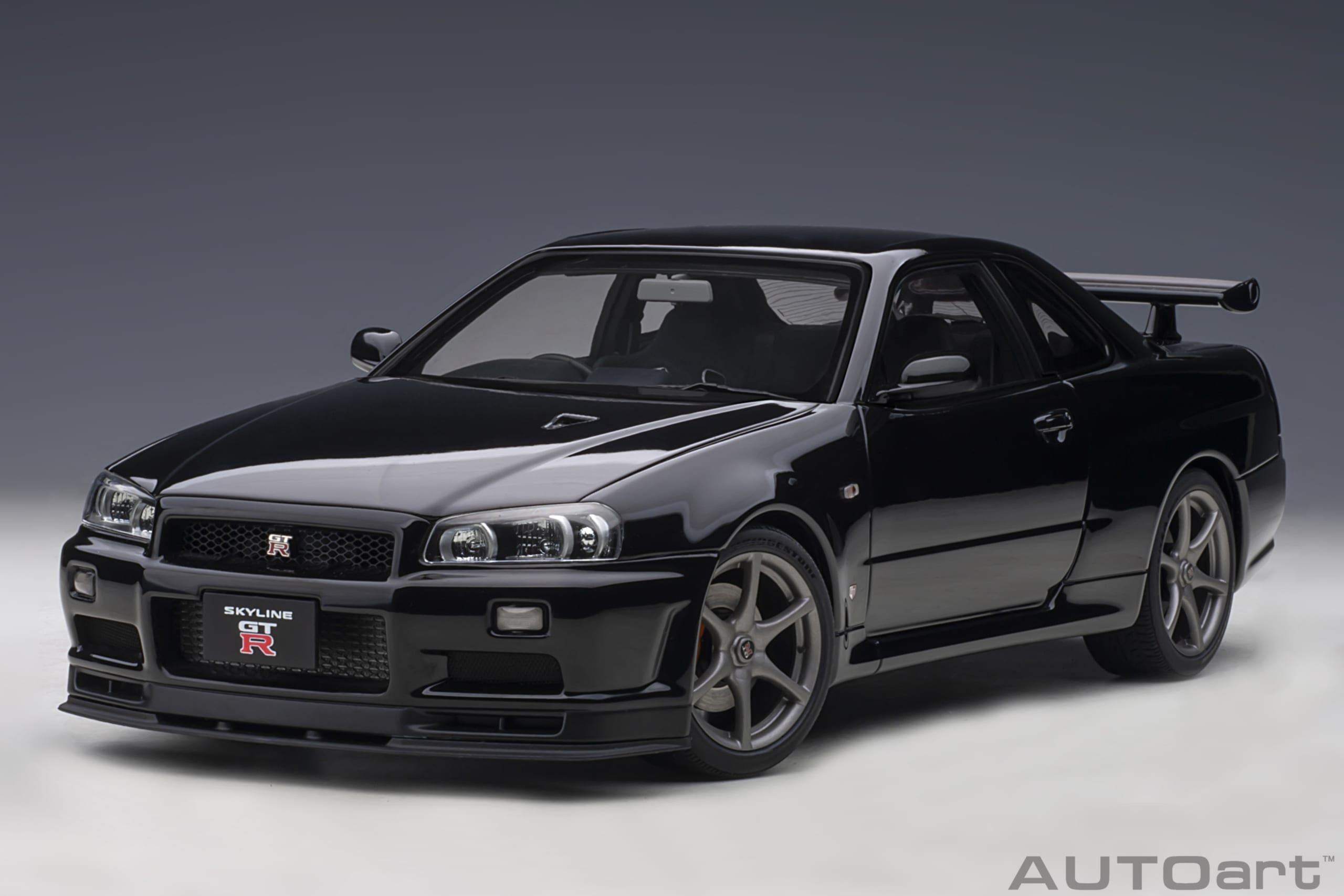 AUTOart 1:18 Nissan Skyline GT-R (R34) V-spec II (Black Pearl) 77407