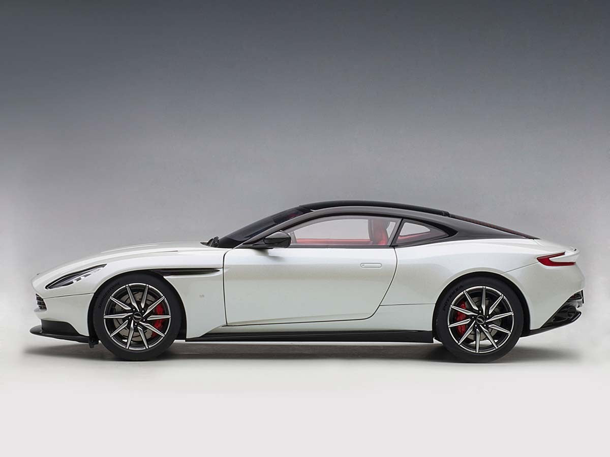AUTOART 1/18 ASTON MARTIN DB11 (MORNING FROST WHITE) 70266