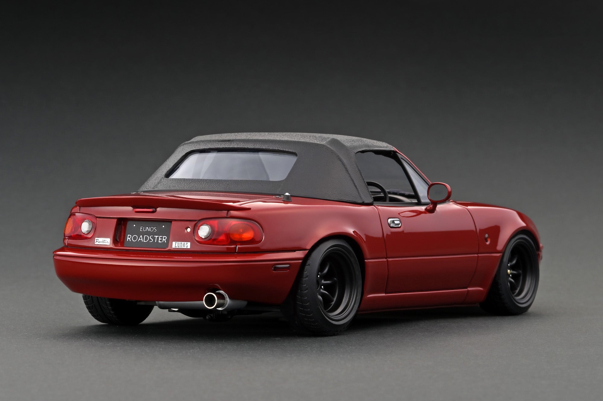 *PREORDER* Ignition Model 1:18 Mazda EUNOS Roadster (NA) in Red