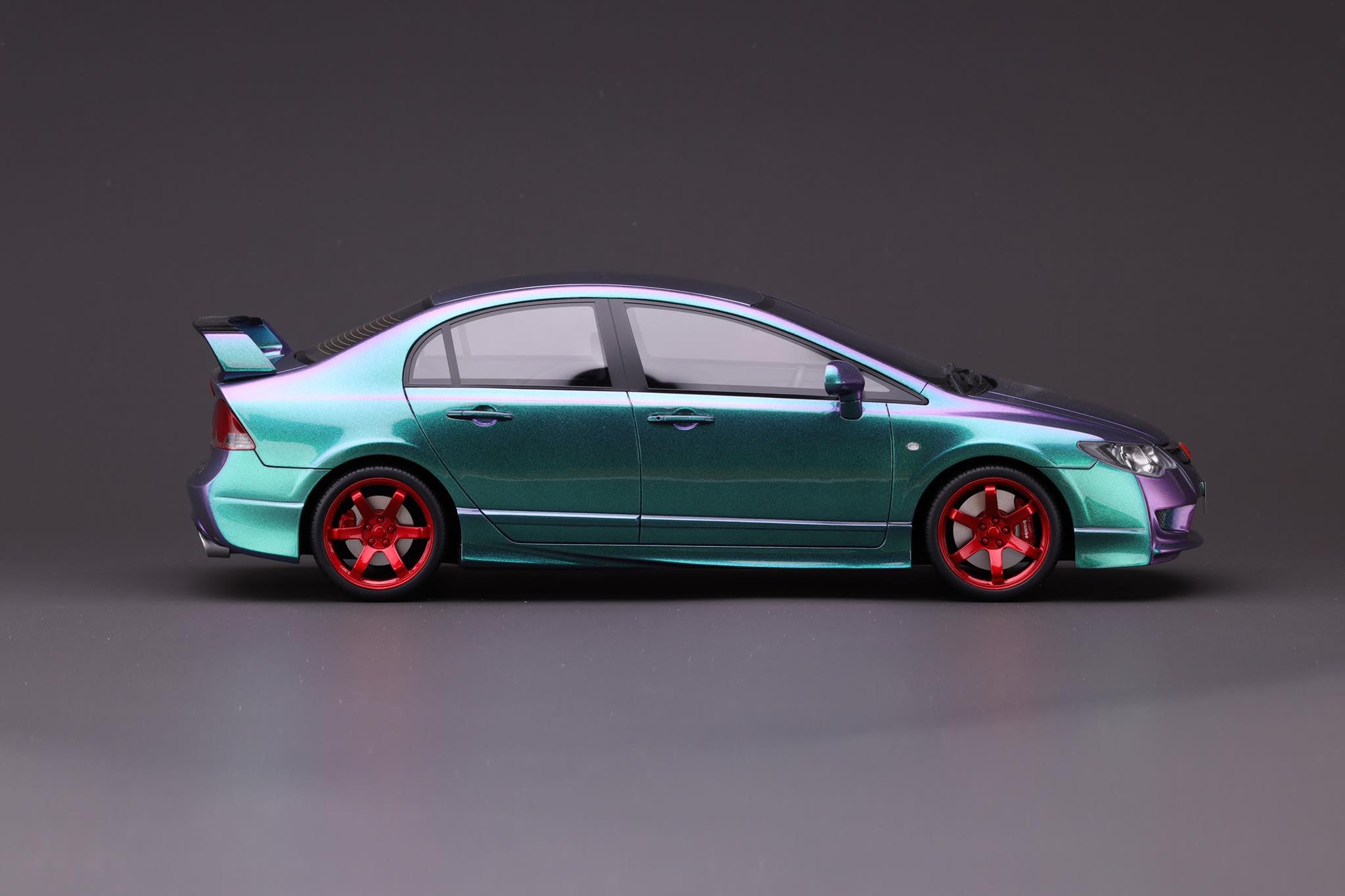 One Model 1:18 Honda Civic Type-R FD2 Early Version in Chameleon