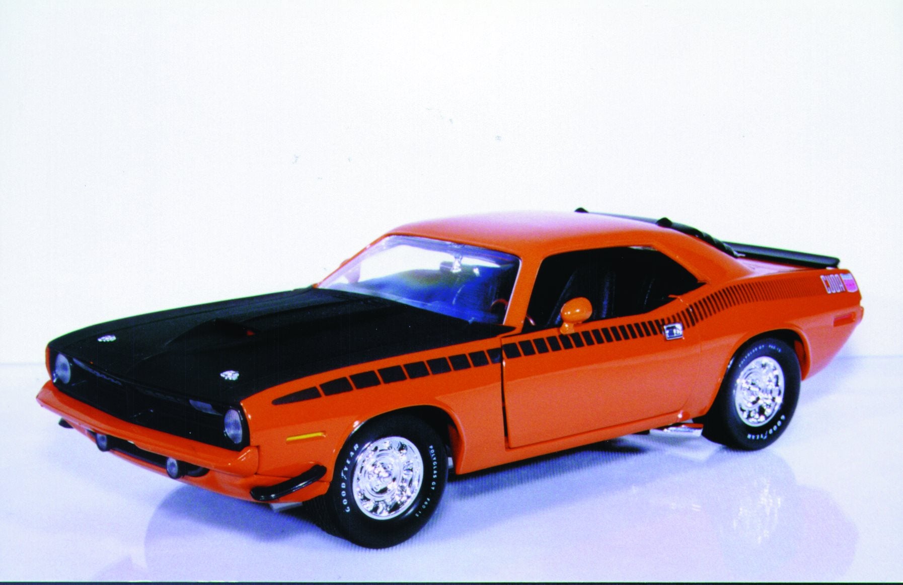 1:18 Ertl Plymouth 'Cuda '70 AAR 340-CID