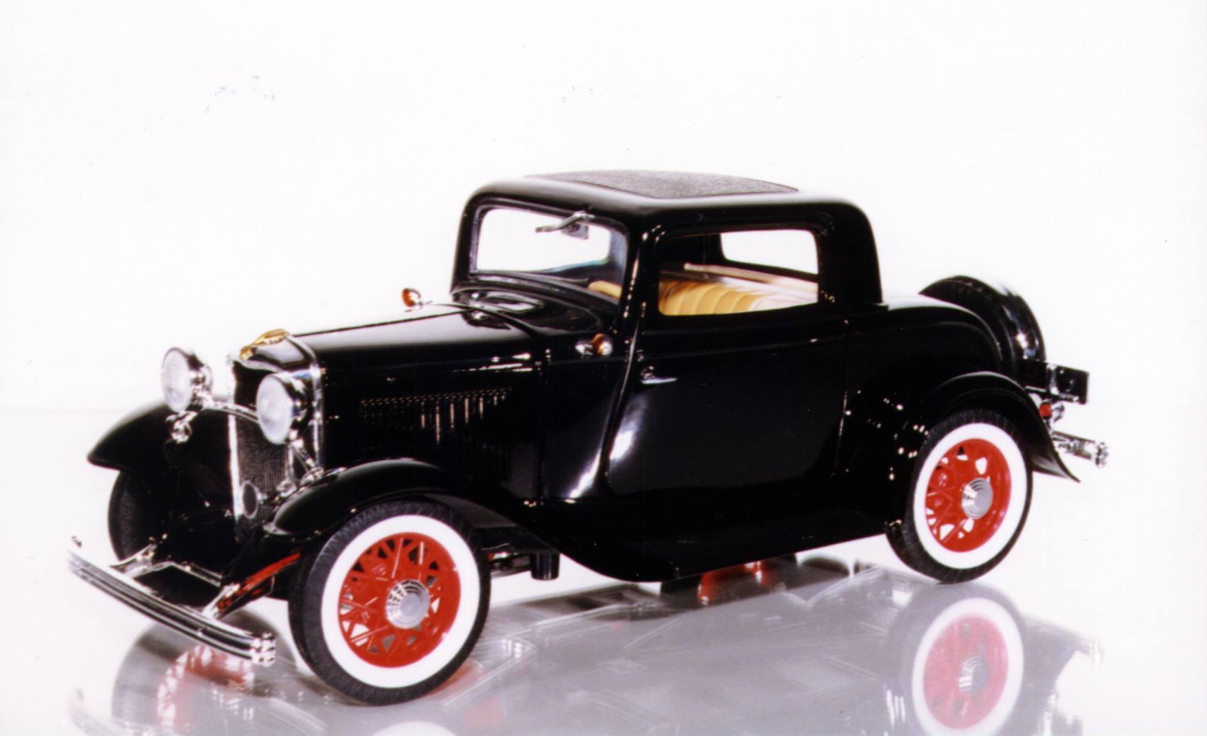 1:18 Yatming Ford '32 3-Window
