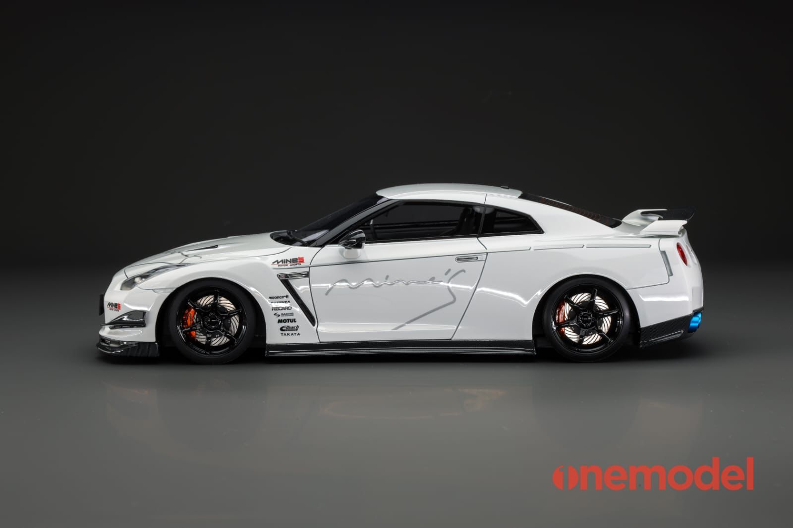 *PREORDER* One Model 1:18 Nissan GT-R (R35) Mine's Version
