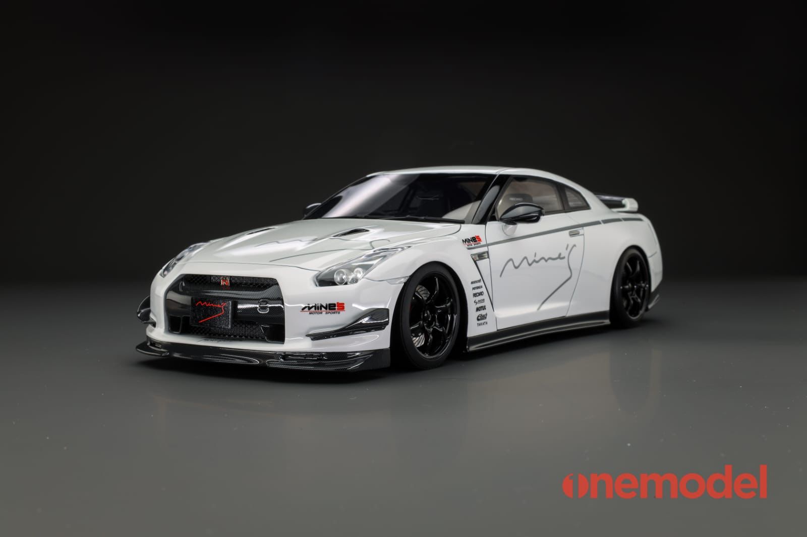 *PREORDER* One Model 1:18 Nissan GT-R (R35) Mine's Version