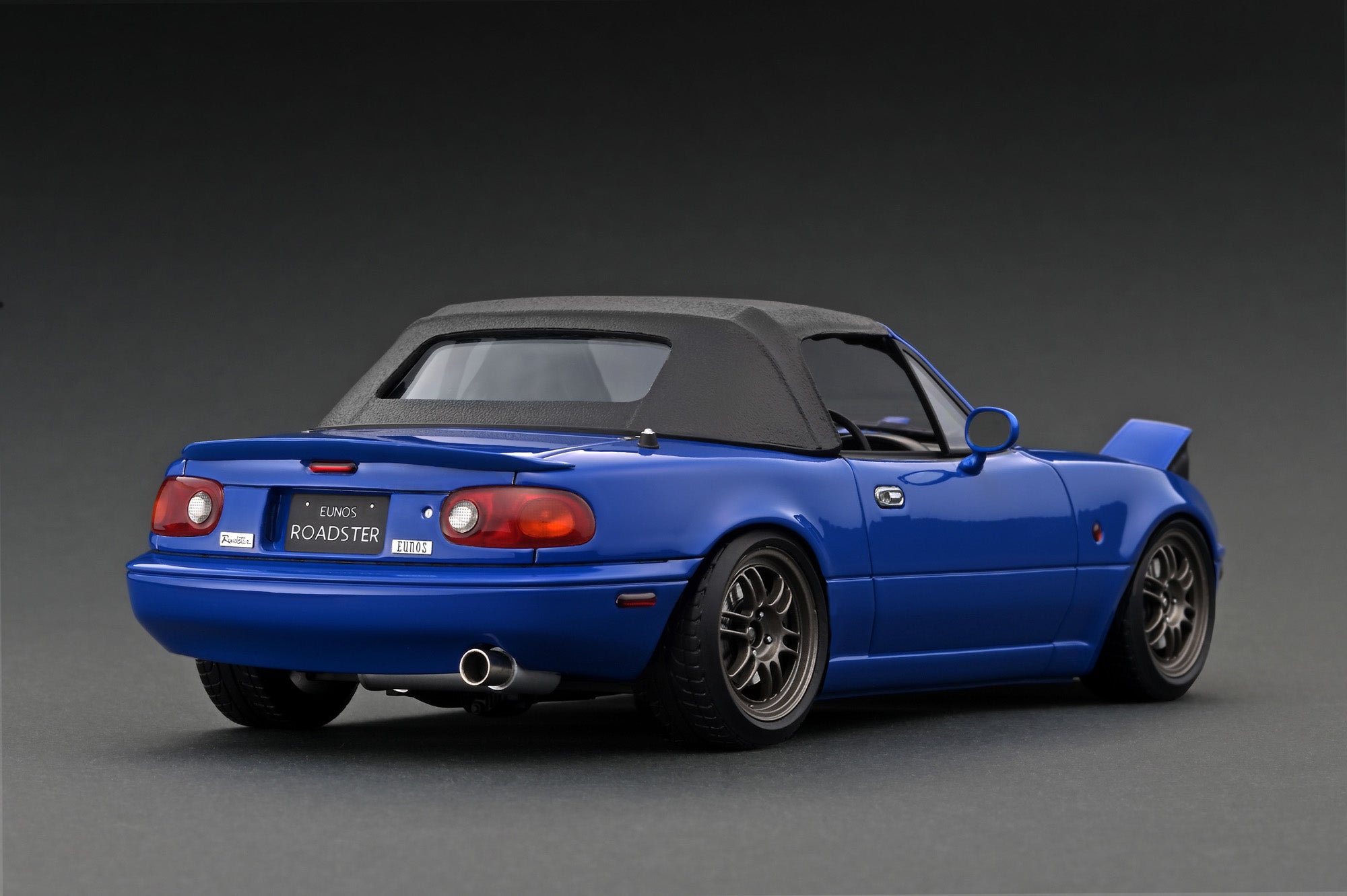 *PREORDER* Ignition Model 1:18 Mazda EUNOS Roadster (NA) in Blue