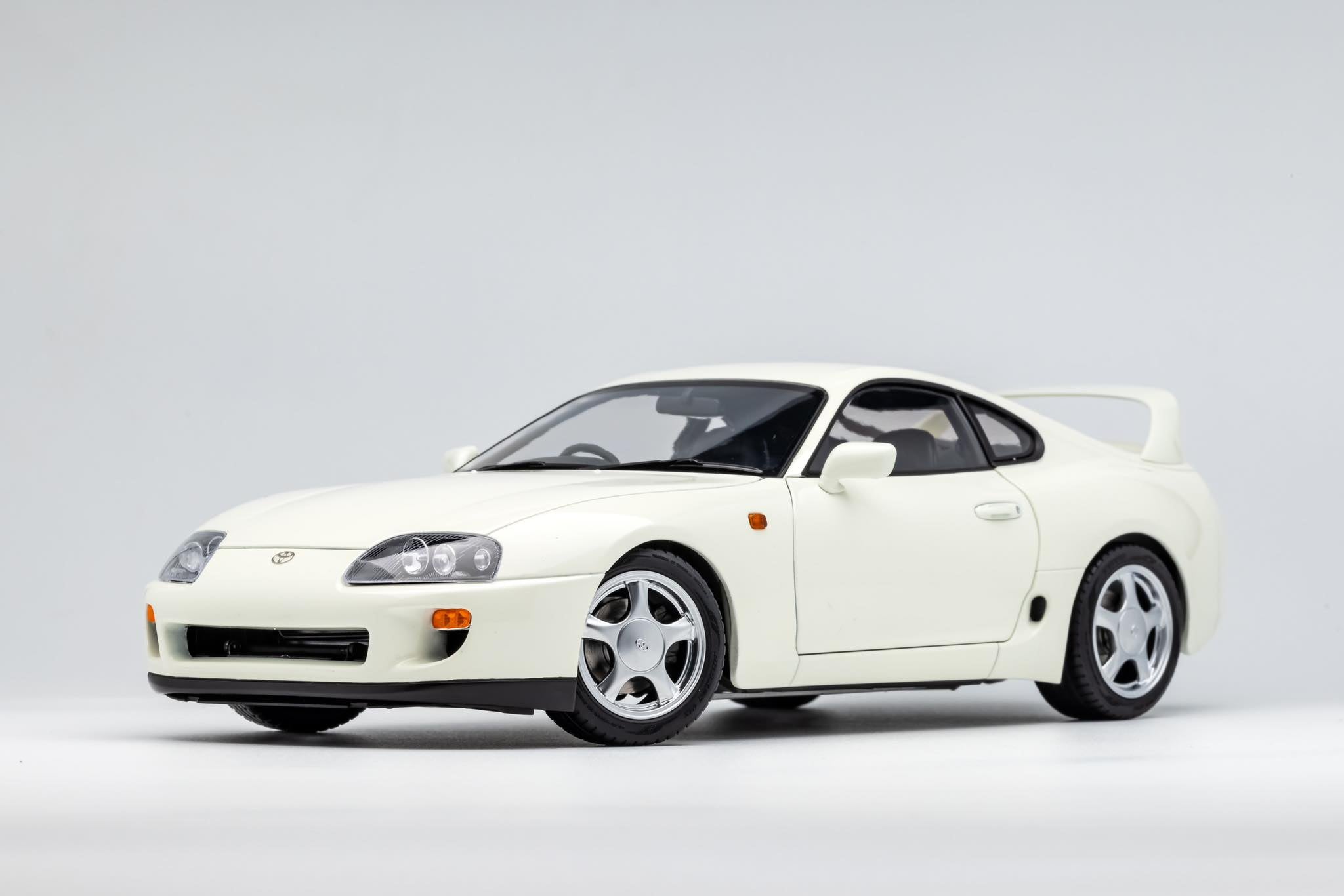 *PREORDER* LCD Models 1:18 Toyota Supra MK4 (JZA80) in White