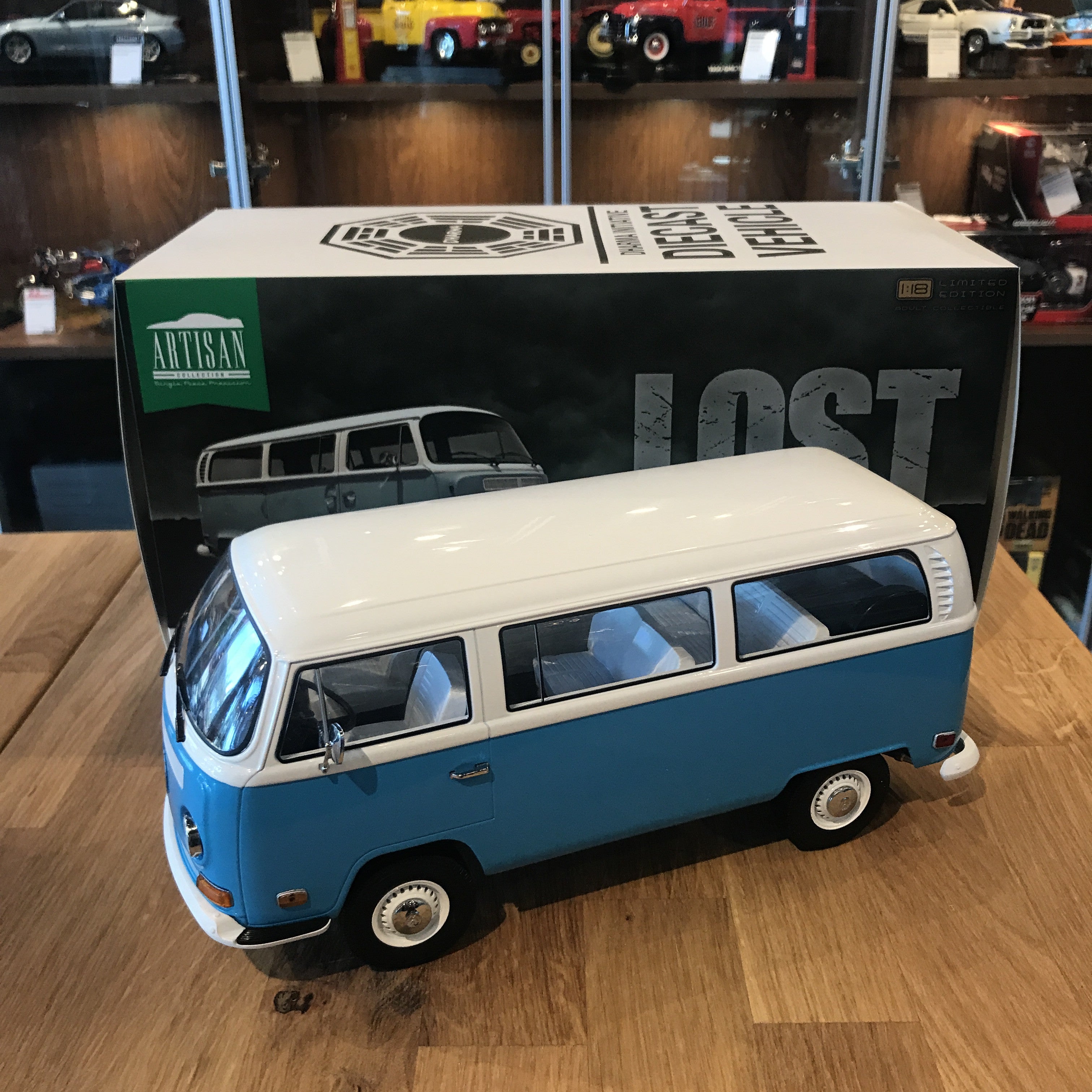 GreenLight 1:18 Artisan Collection - Lost (TV Series, 2004-10) - 1971 Volkswagen Type 2 (T2B) Darma Van 19011