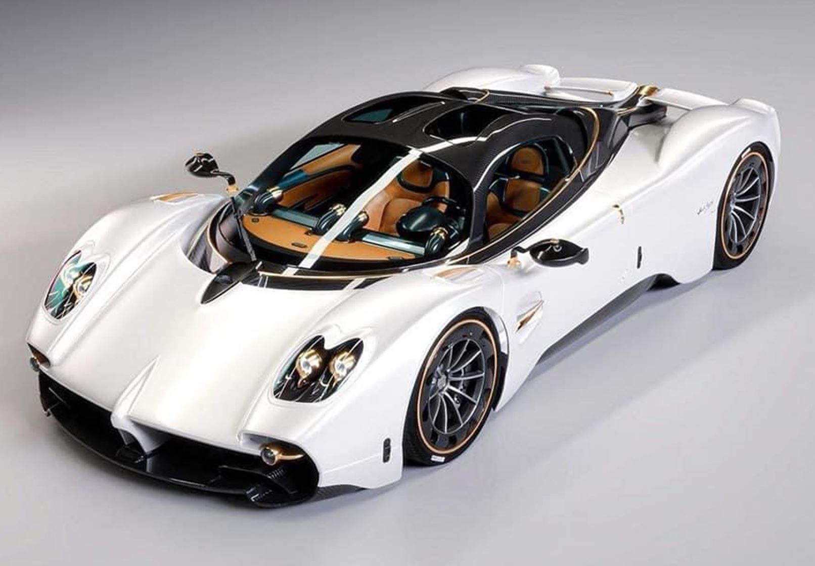 Pagani Utopia - pearl white - 1:18