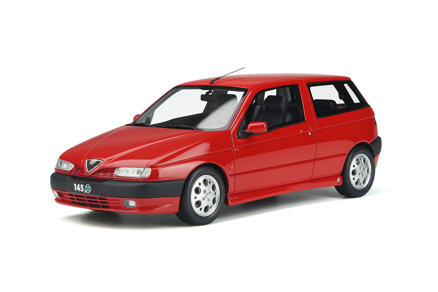 OTTO 1:18 1998 Alfa Romeo 145 Quadrifoglio Rosso Alfa OT361