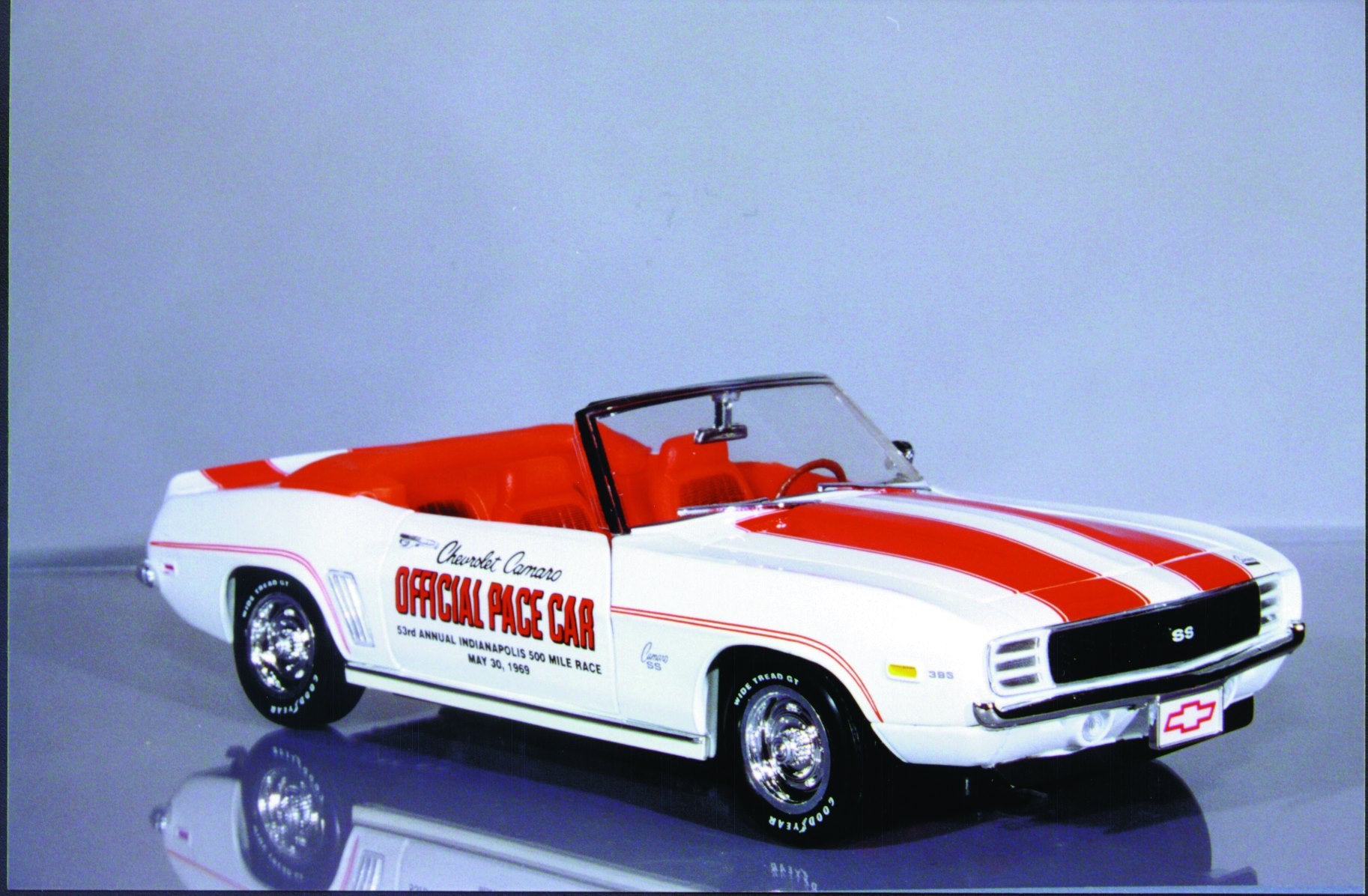 1:18 Ertl Chevy Camaro '69 Convertible Indy 500 Pace Car