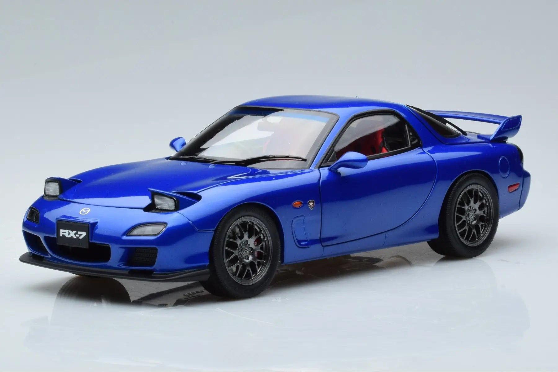 Polar Master 1:18 Mazda RX-7 (FD3S) Spirit R in Metallic Blue with Engine Display