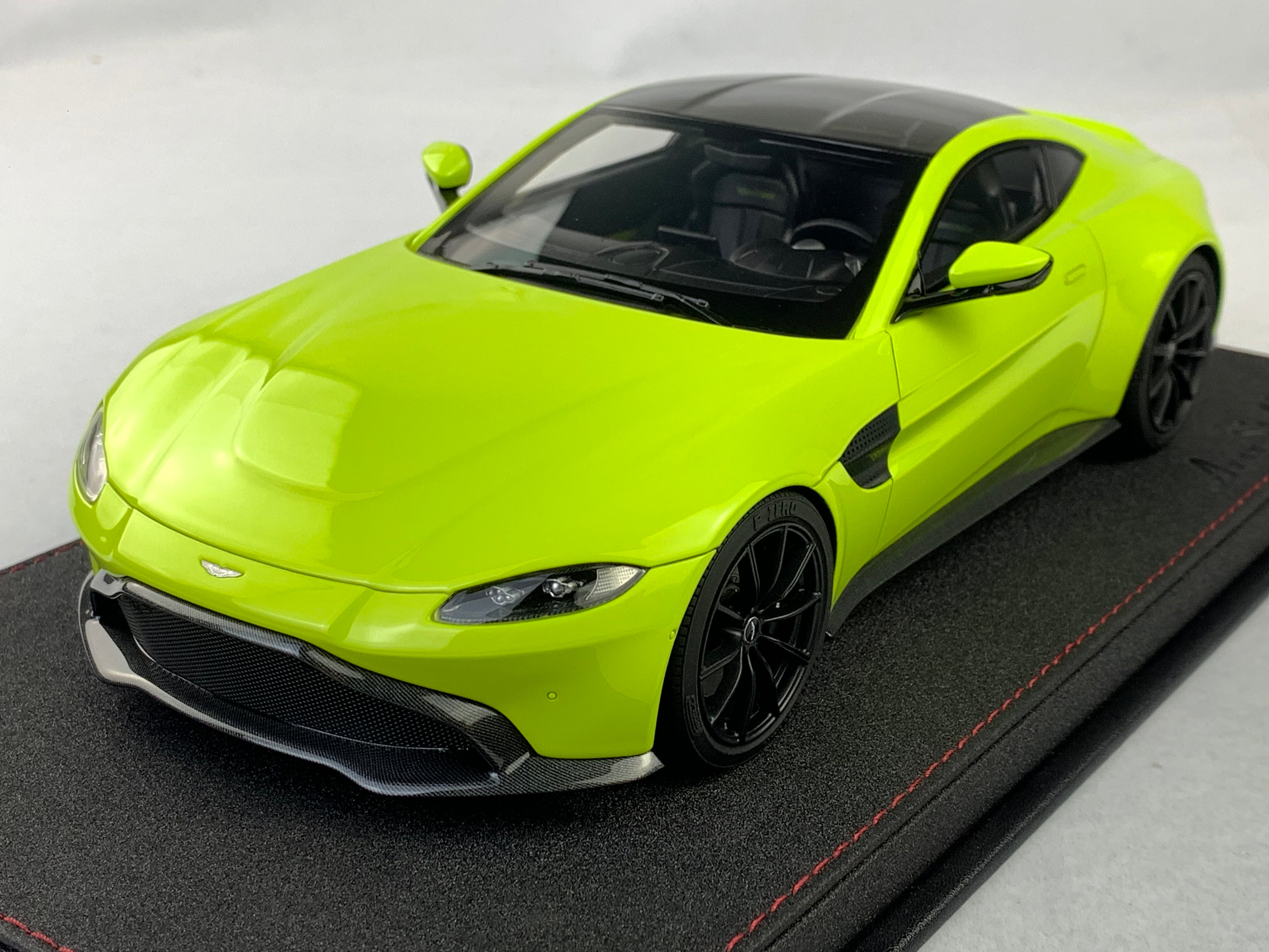 Frontiart AvanStyle 1:18 Aston Martin Vantage 2018 AS032-150