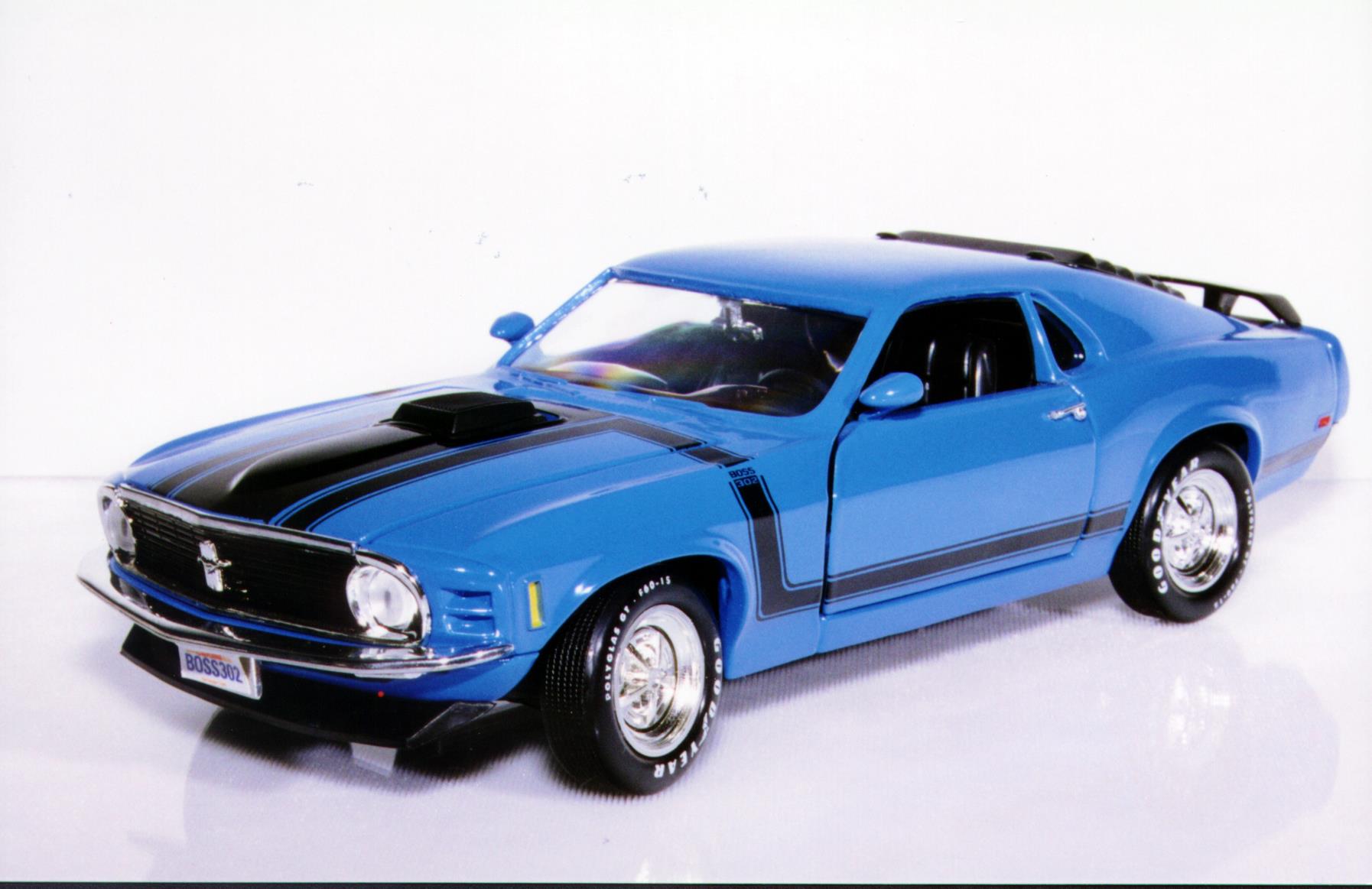 1:18 Ertl Ford Mustang '70 Boss 302 w/ Shaker Hood