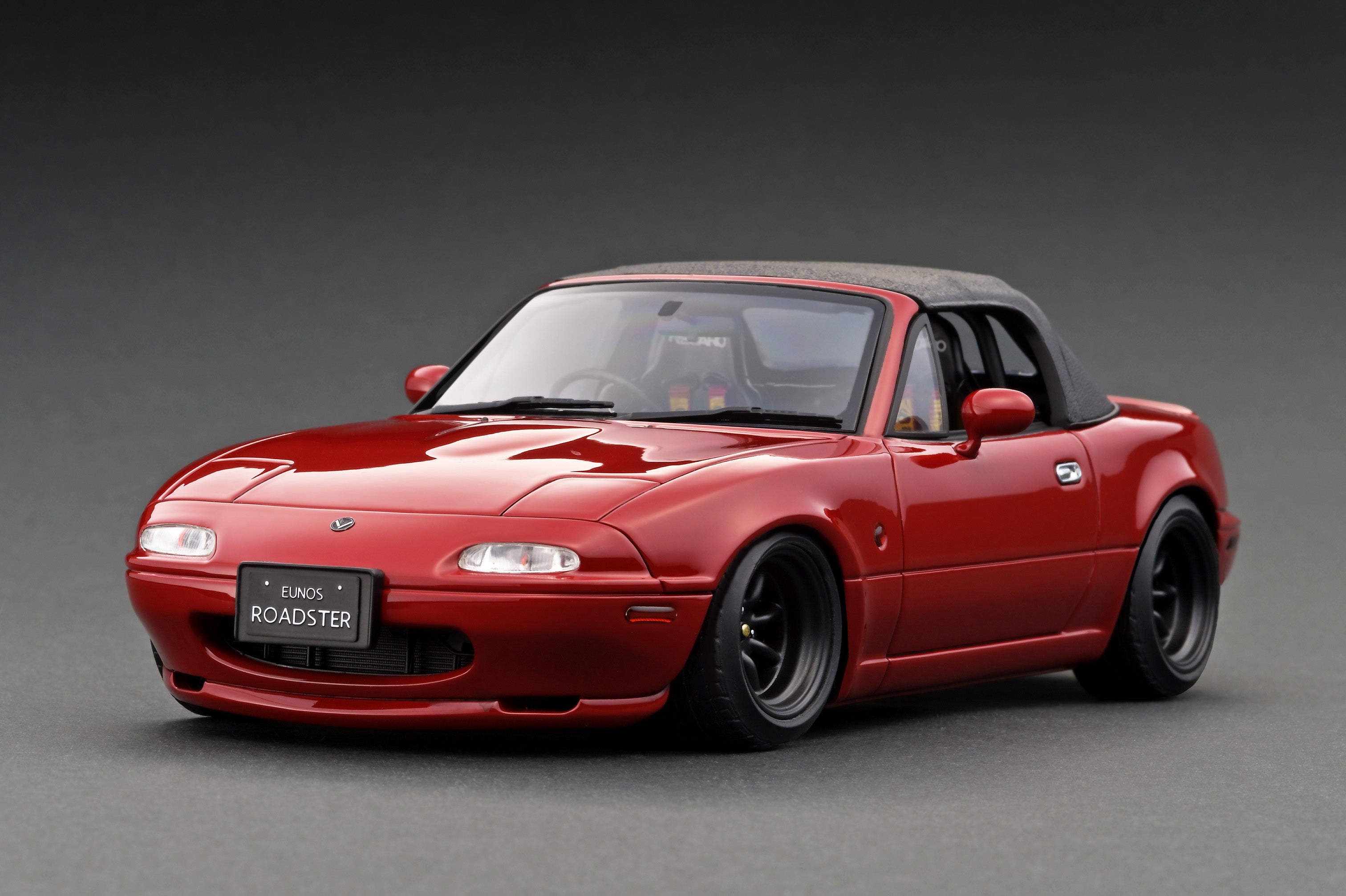 *PREORDER* Ignition Model 1:18 Mazda EUNOS Roadster (NA) in Red