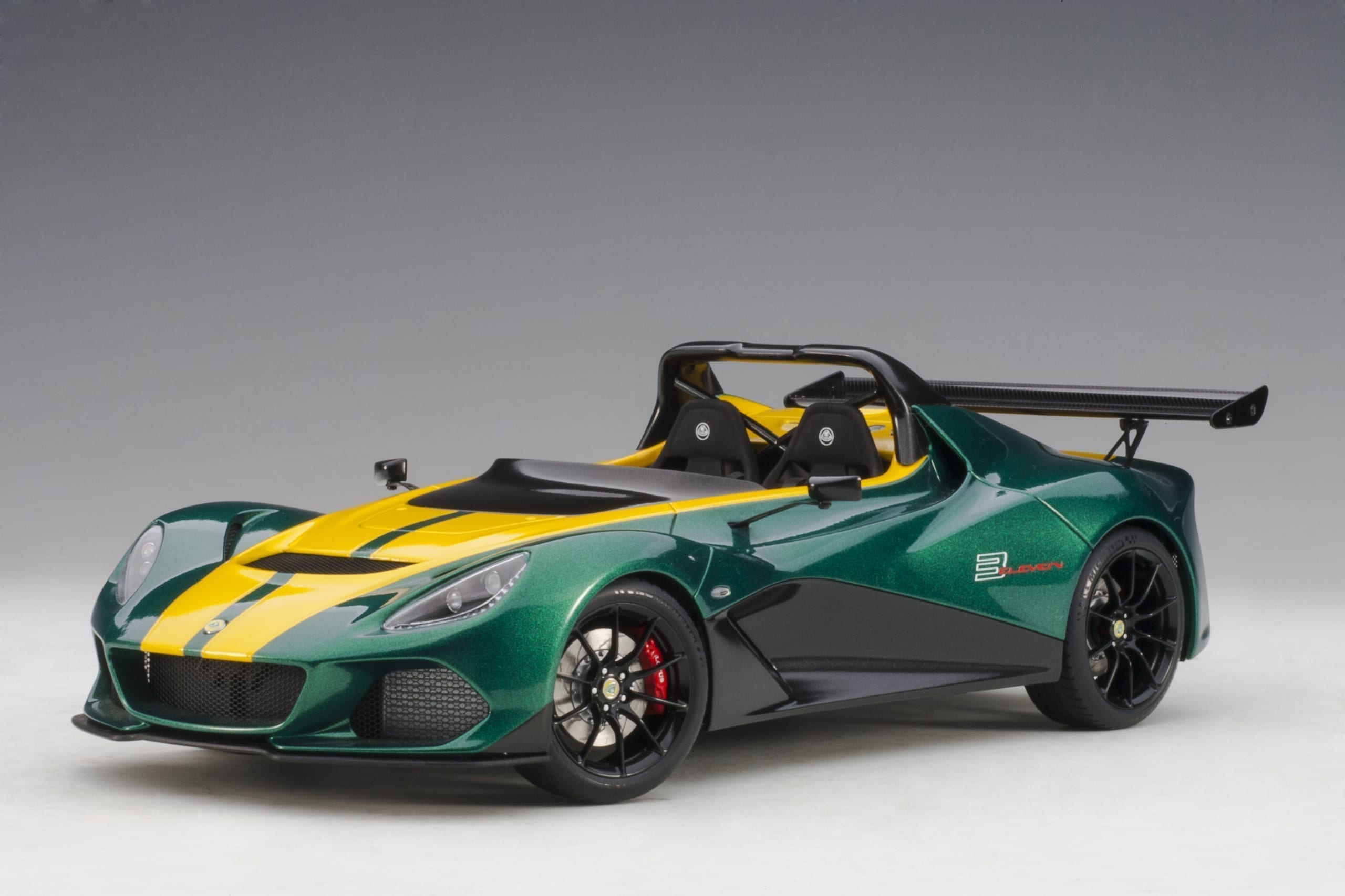 AUTOart 1:18 Lotus 3-Eleven (Green with Yellow stripes) 75392
