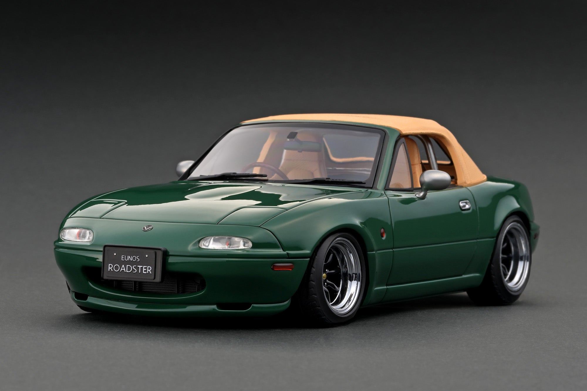 *PREORDER* Ignition Model 1:18 Mazda EUNOS Roadster (NA) in Green