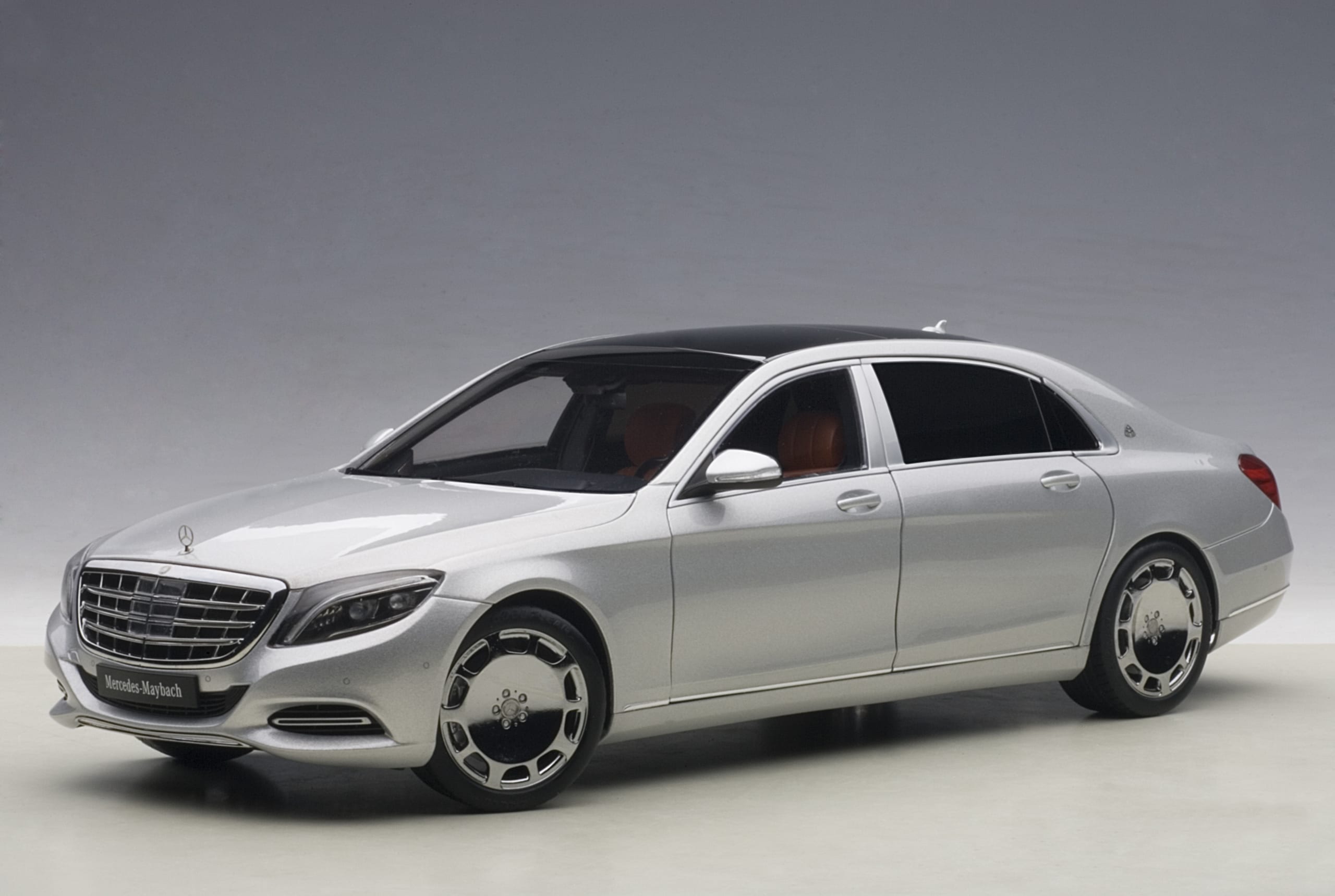 AUTOart 1:18 Mercedes-Maybach S-Klasse S600 (SWB) (Silver) 76292