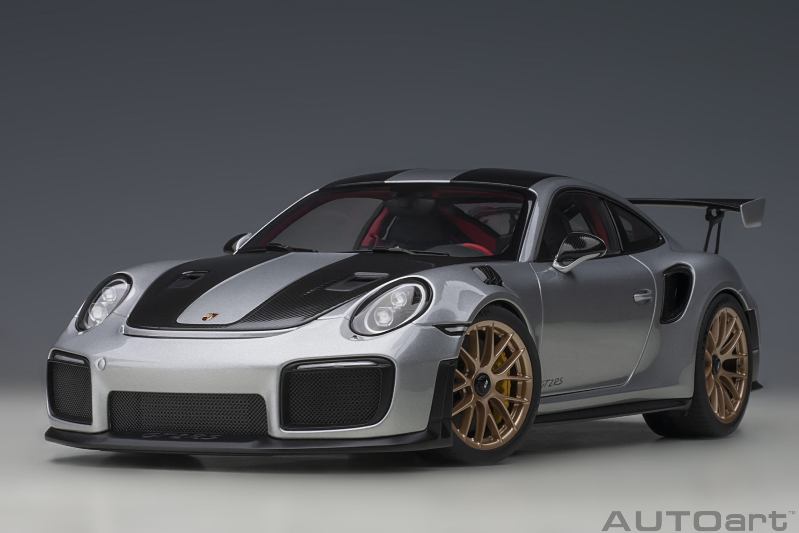AUTOart 1:18 Porsche 911 (991.2) GT2 RS Weissach Package (GT Silver) 78174