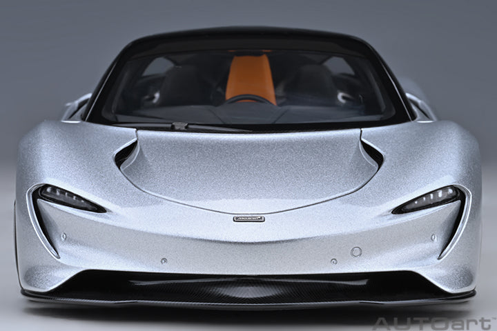 McLAREN SPEEDTAIL (SUPERNOVA SILVER)