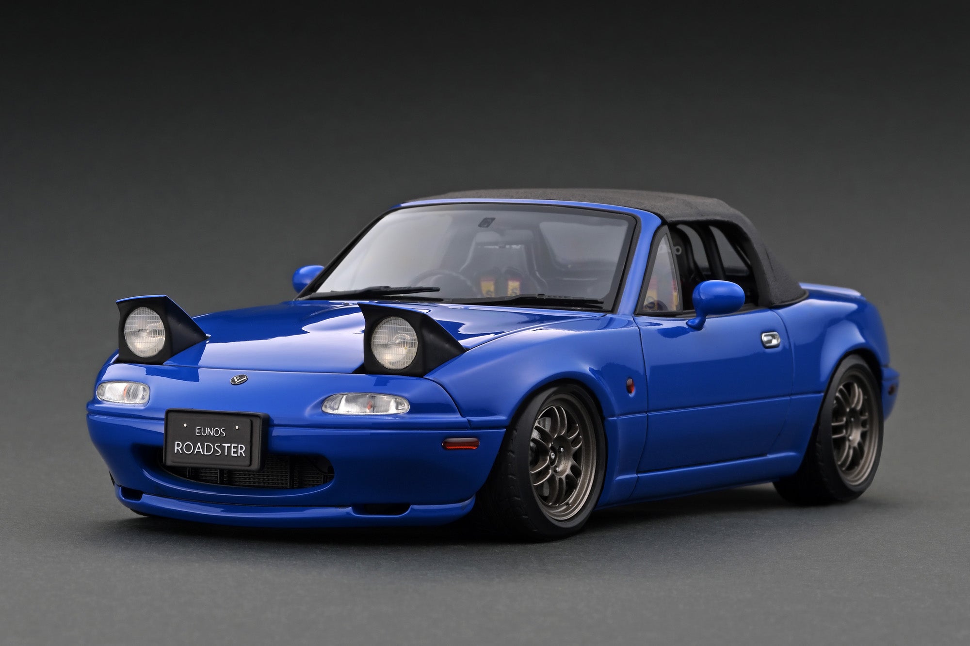 *PREORDER* Ignition Model 1:18 Mazda EUNOS Roadster (NA) in Blue