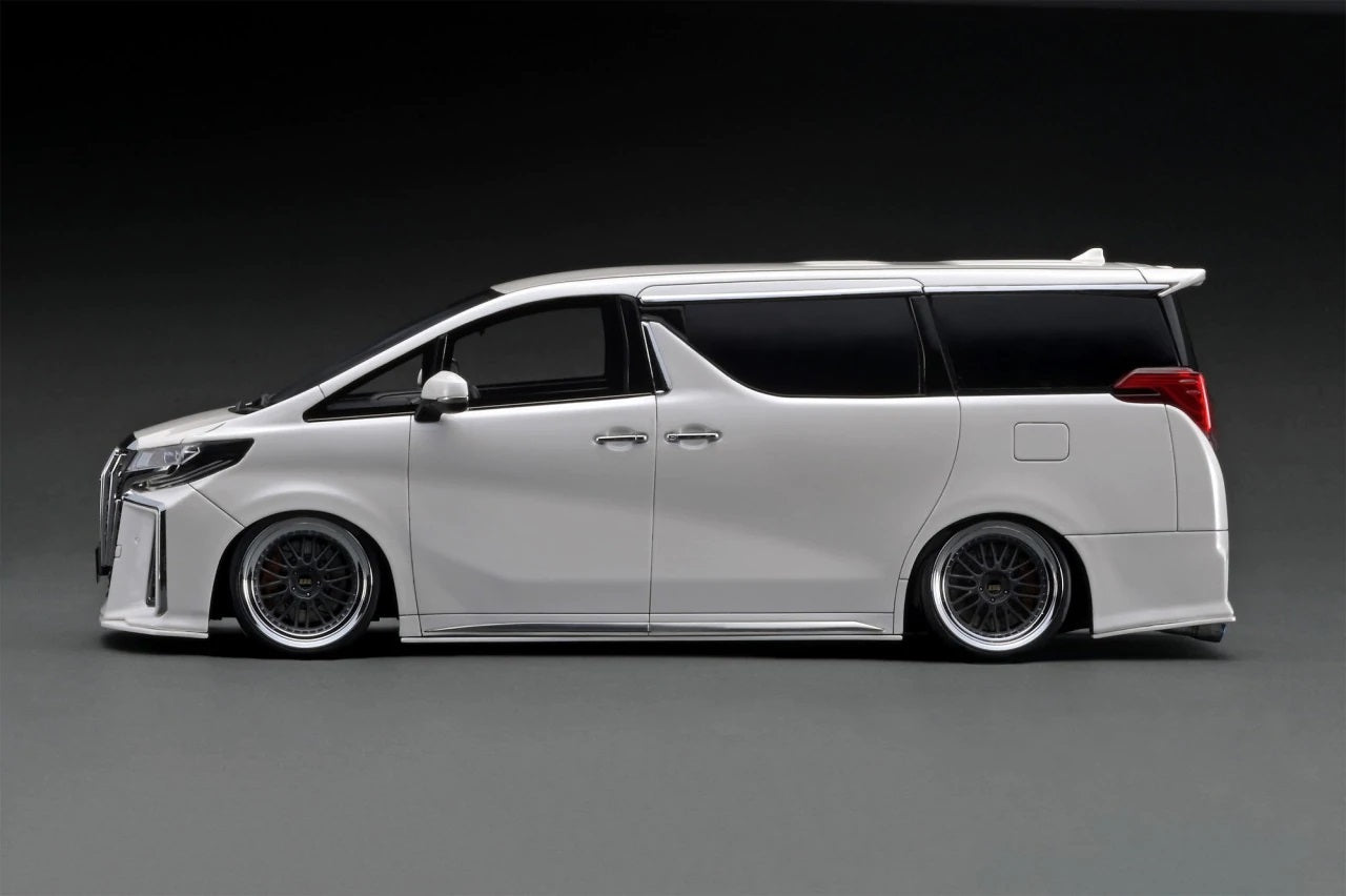 Ignition Model 1:18 Toyota Alphard (H30W) Executive Lounge S in Pearl White