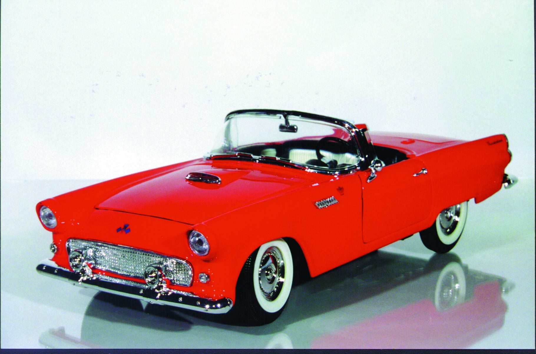 1:18 Yatming Ford Thunderbird '55 Convertible w/ Top