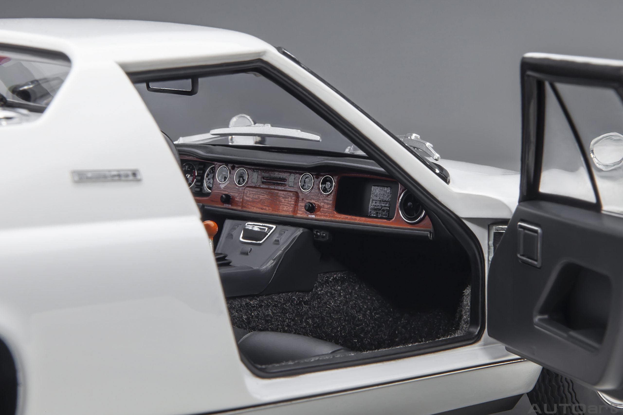 AUTOart 1:18 Lotus Europa Special “THE CIRCUIT WOLF” 75396