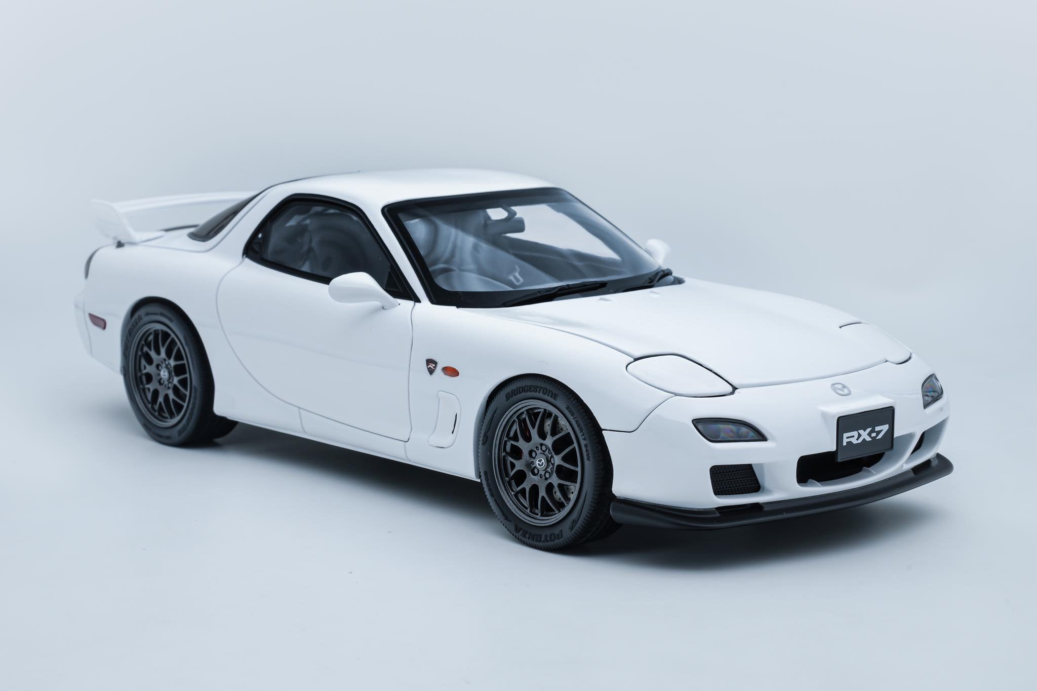*PREORDER* Polar Master 1:18 Mazda RX-7 (FD3S) Spirit R in White with Engine Display