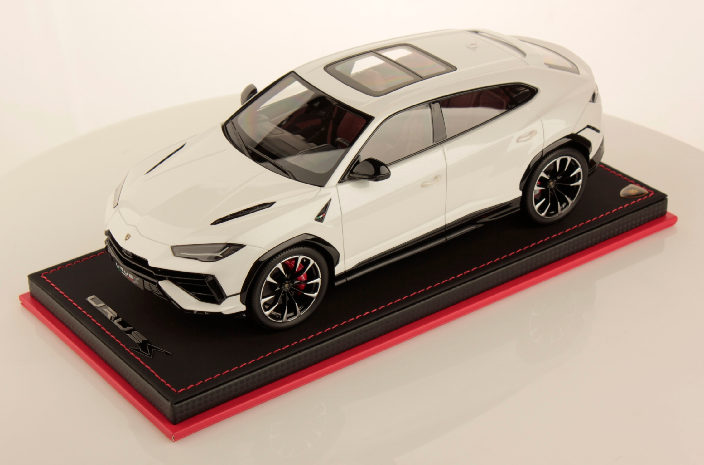 Lamborghini Urus S - Balloon White - 1:18