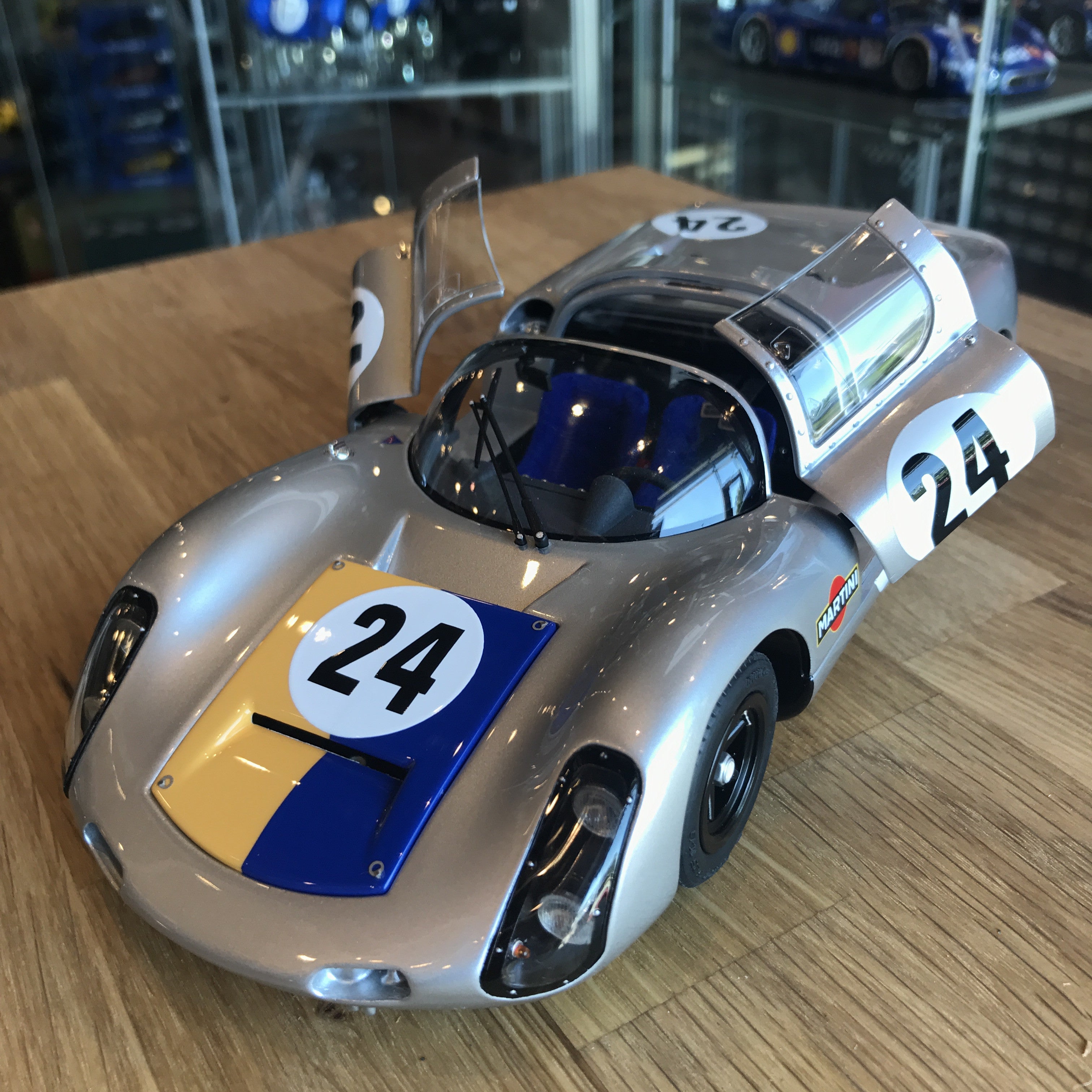 Exoto 1/18 1968 Porsche 910 #24 Nurburgring 1000 km Martini/Lufthansa Hans-Dieter Dechent, Robert Huhn Diecast Model Car MTB00063B