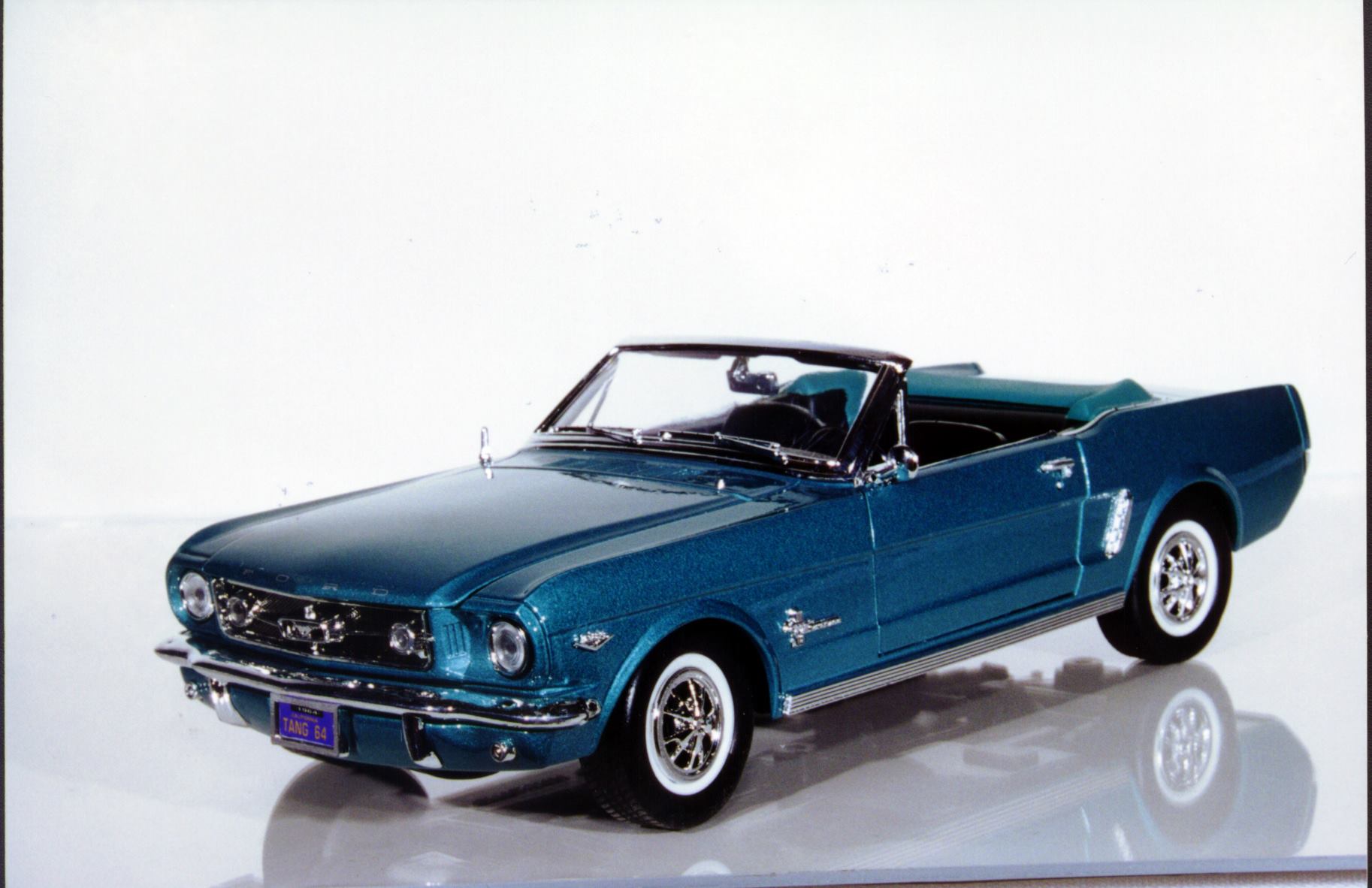 1:18 Mira Ford Mustang '64 1/2 Convertible