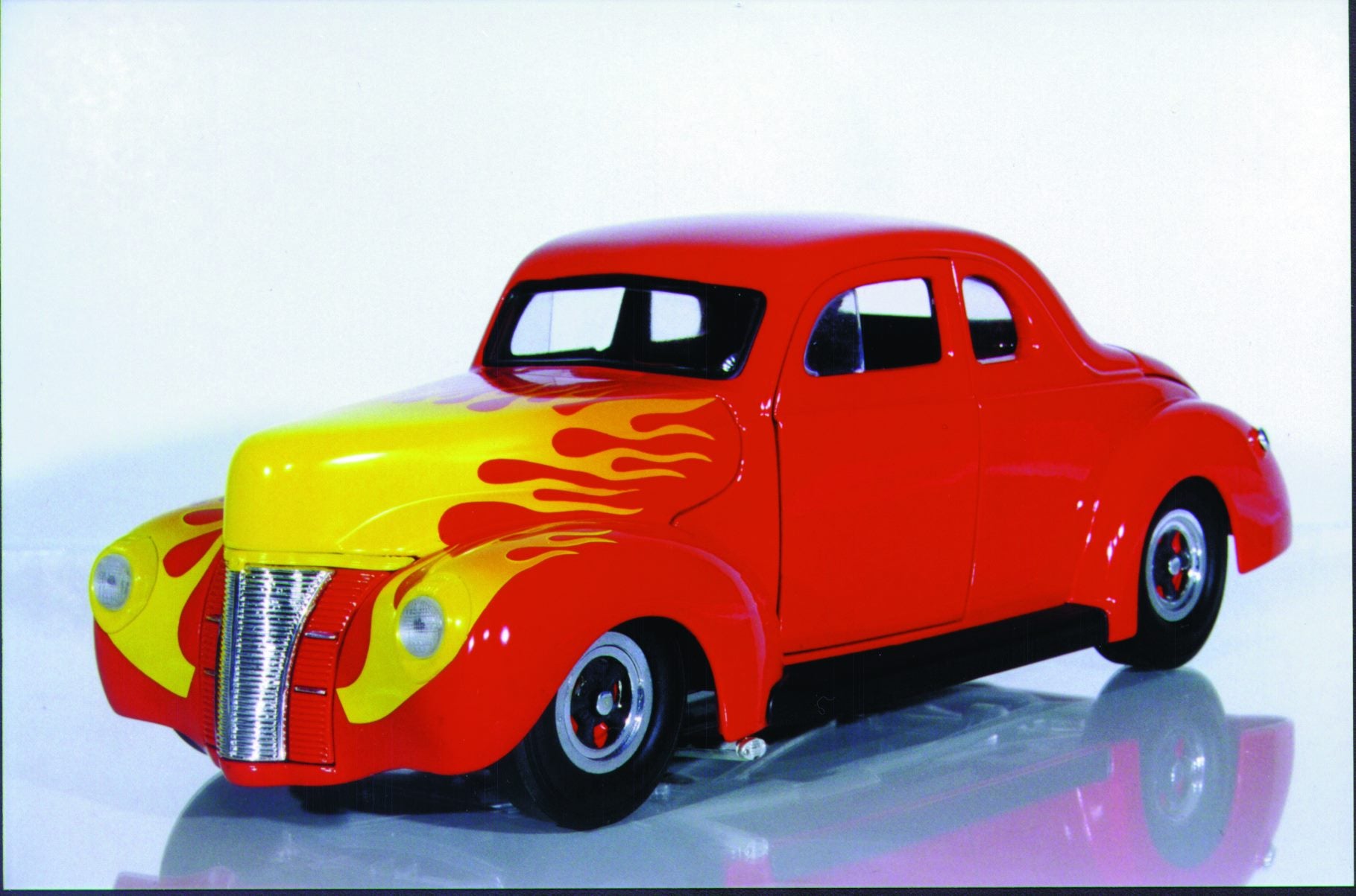 1:18 Eagle's Race Ford '40 Deluxe Hot Rod w/ Flames