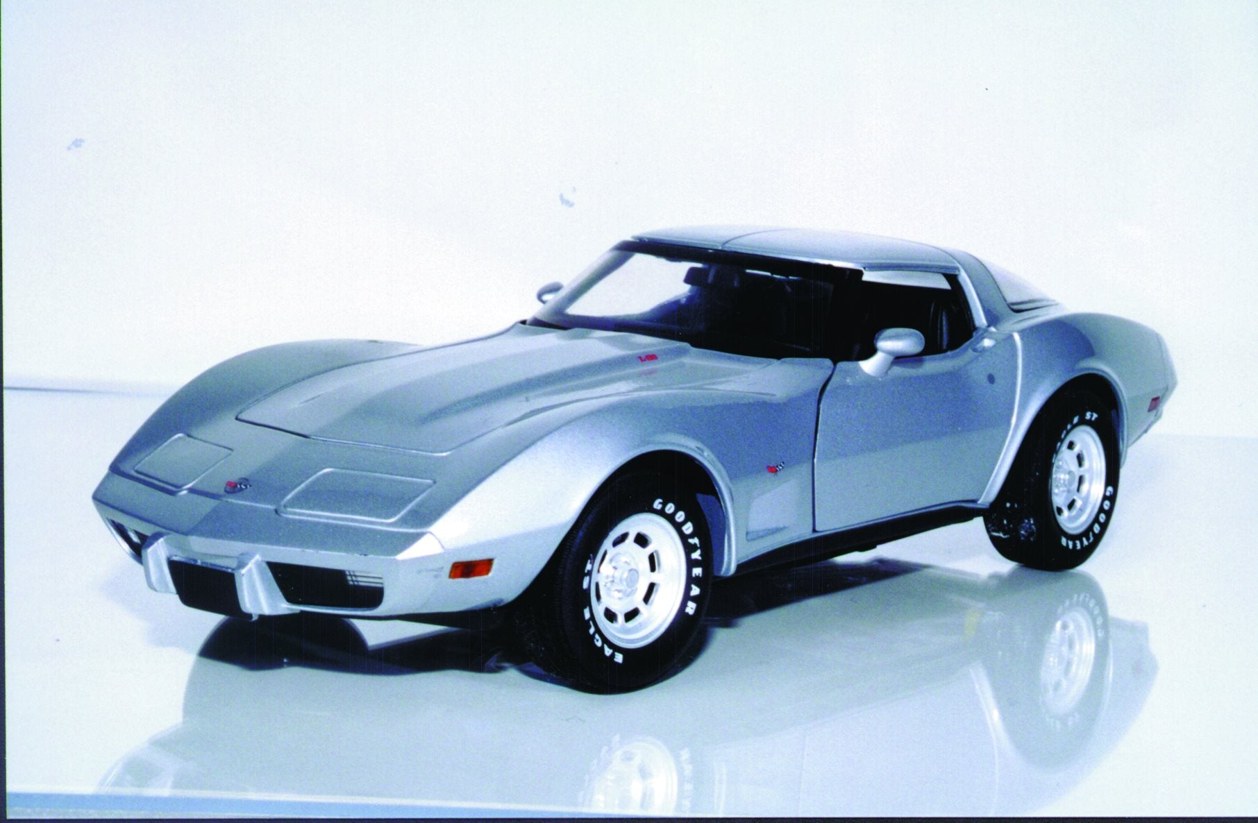 1:18 UT Models Chevy Corvette Coupe ('78)