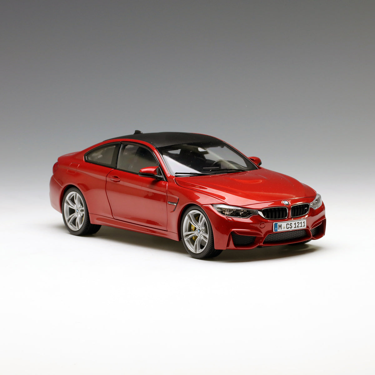 Paragon 1:18 BMW M4 Coupe Sakhir Orenge PA-97101