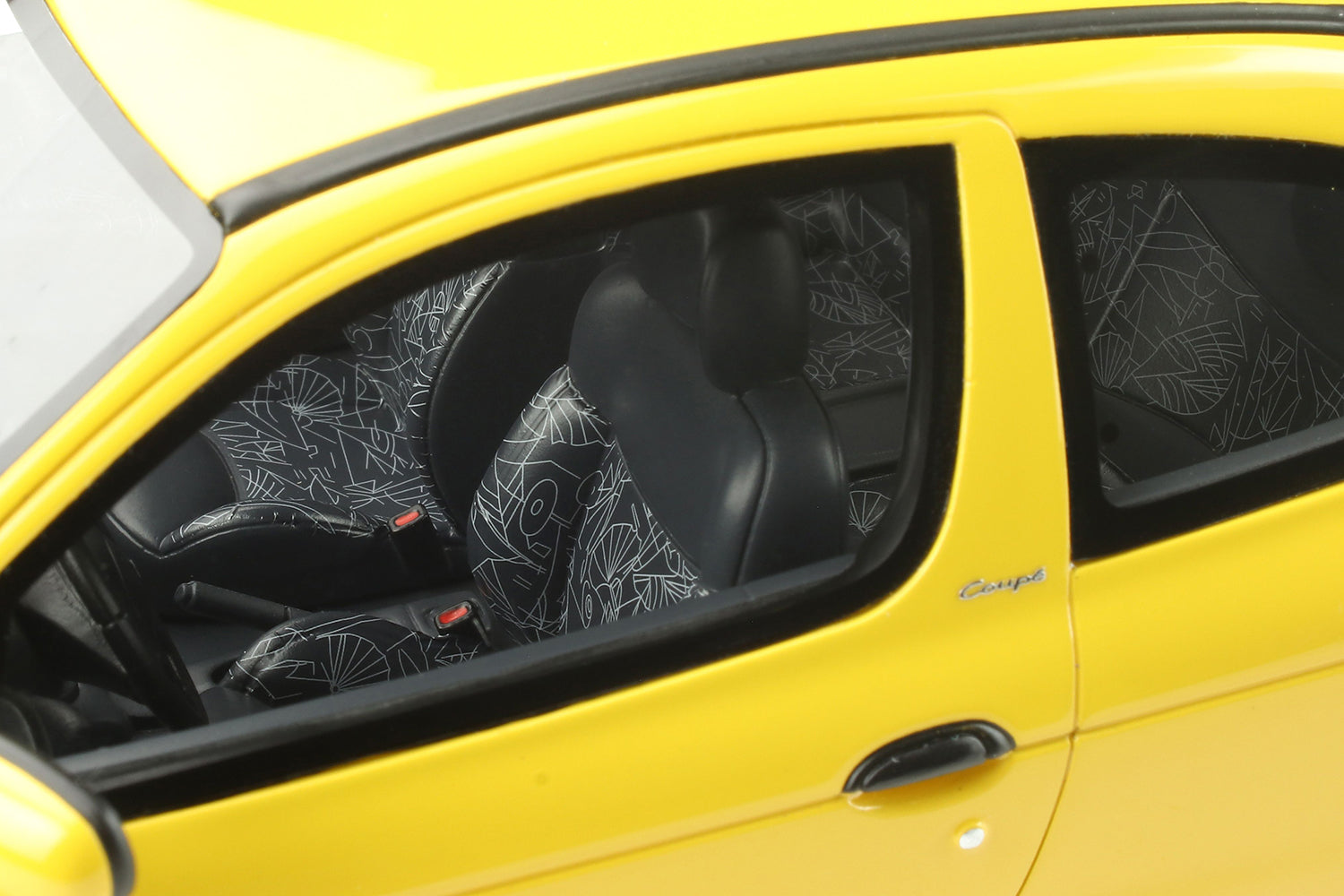 OTTO 1:18 1999 Renault Megane Mk1 Coupe 2.0 16V Sunflower Yellow OT343