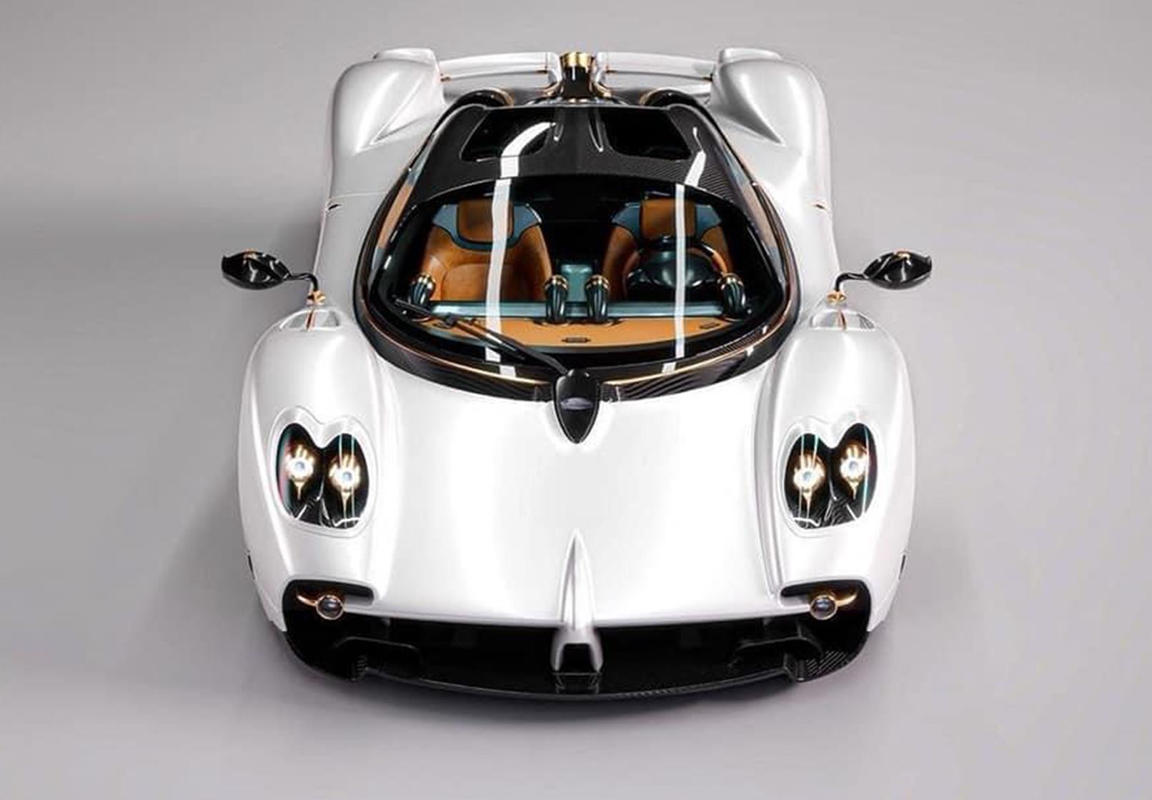 Pagani Utopia - pearl white - 1:18